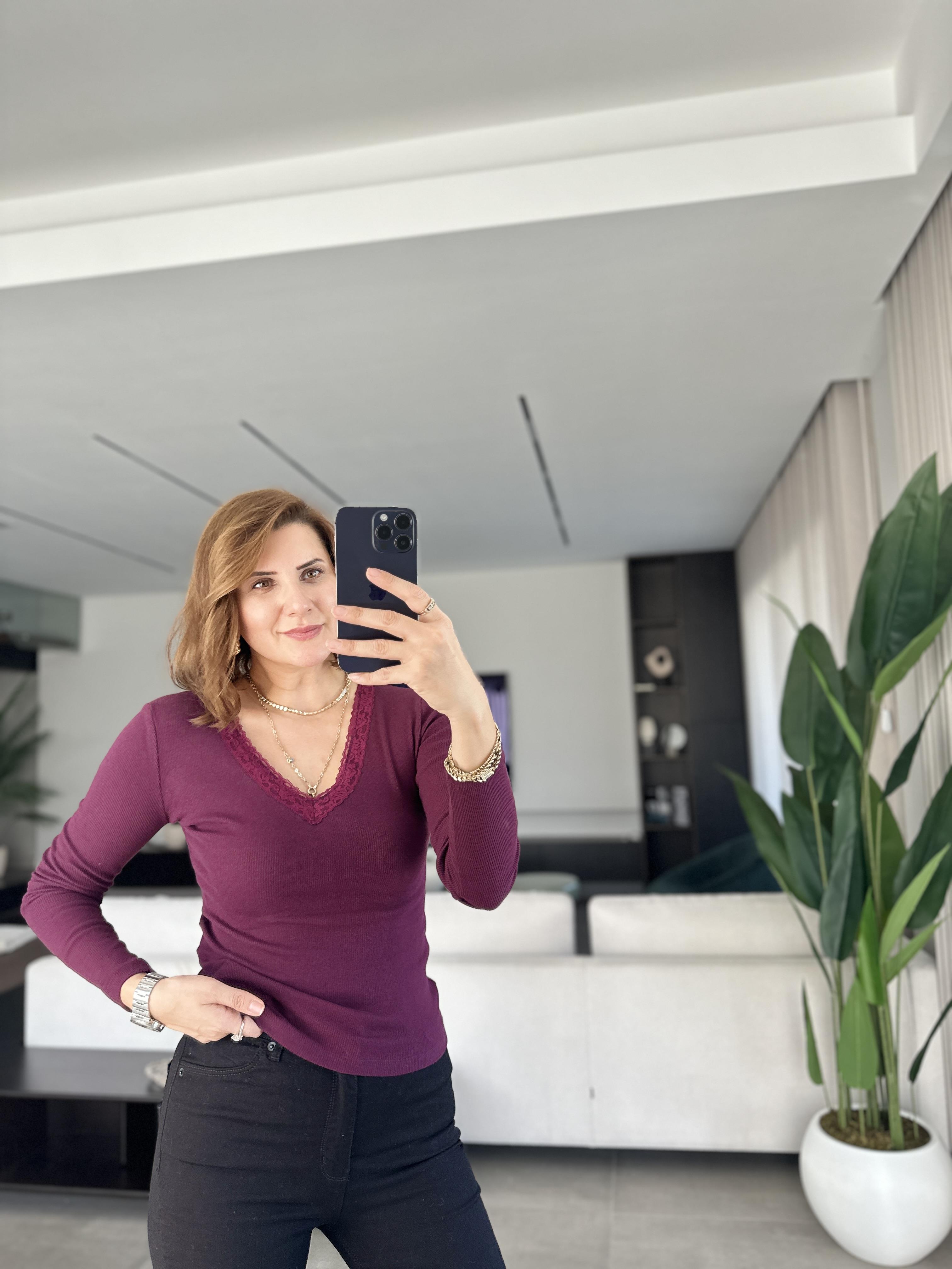 Mürdüm V Yaka Dantelli Bluz