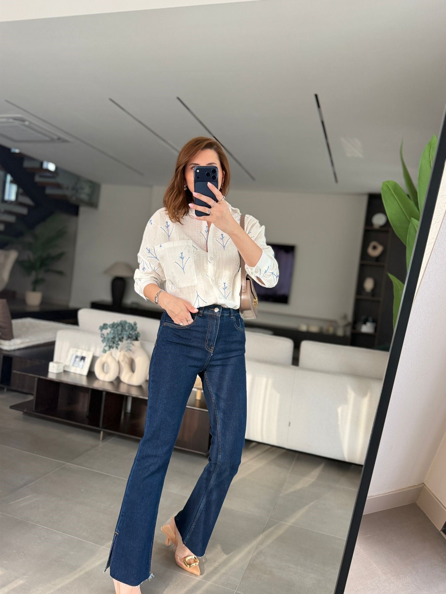 Paça Yırtmaç Detaylı Jean