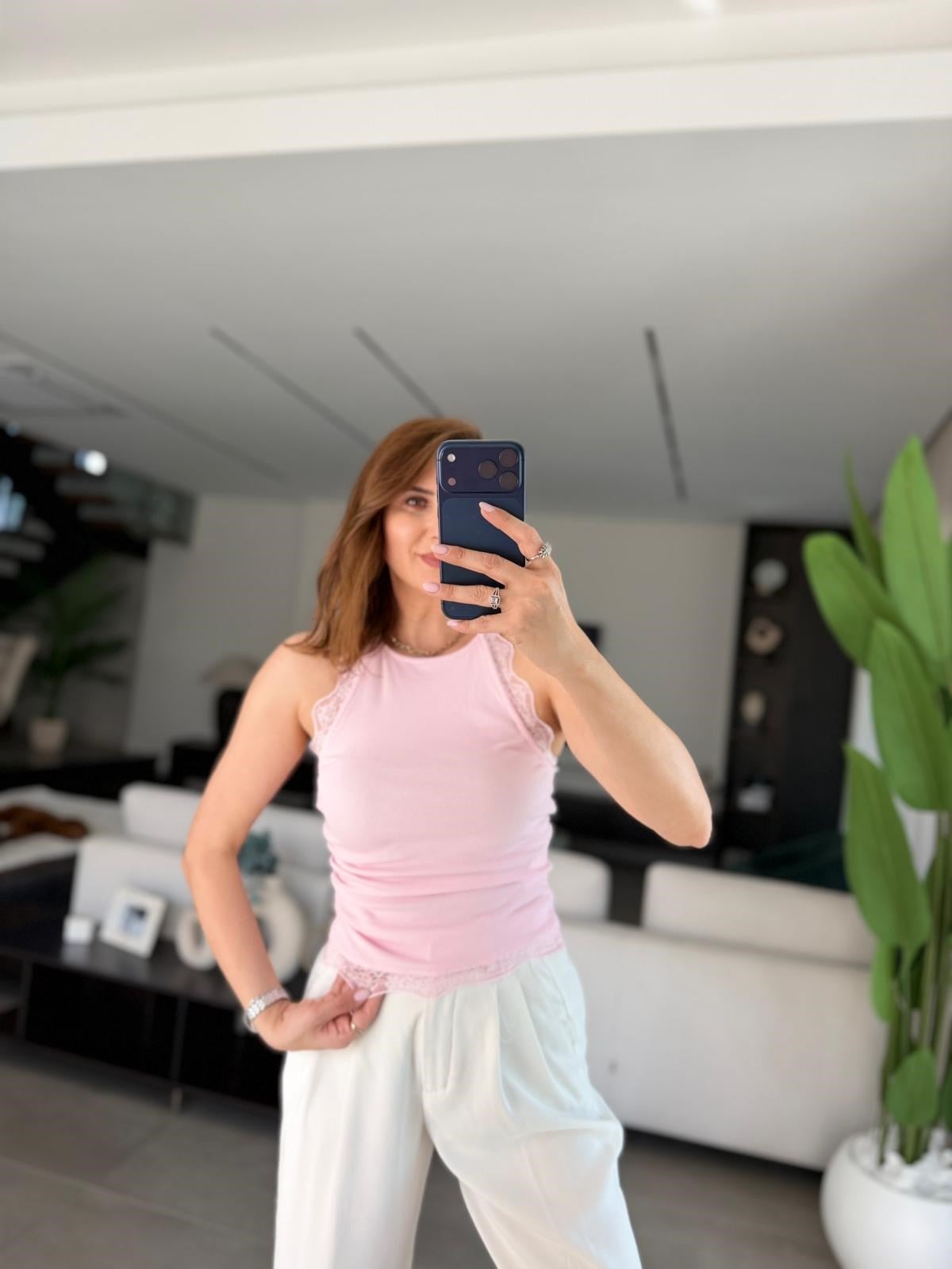 Pembe Dantel Detay Sırt Dekolteli Bluz