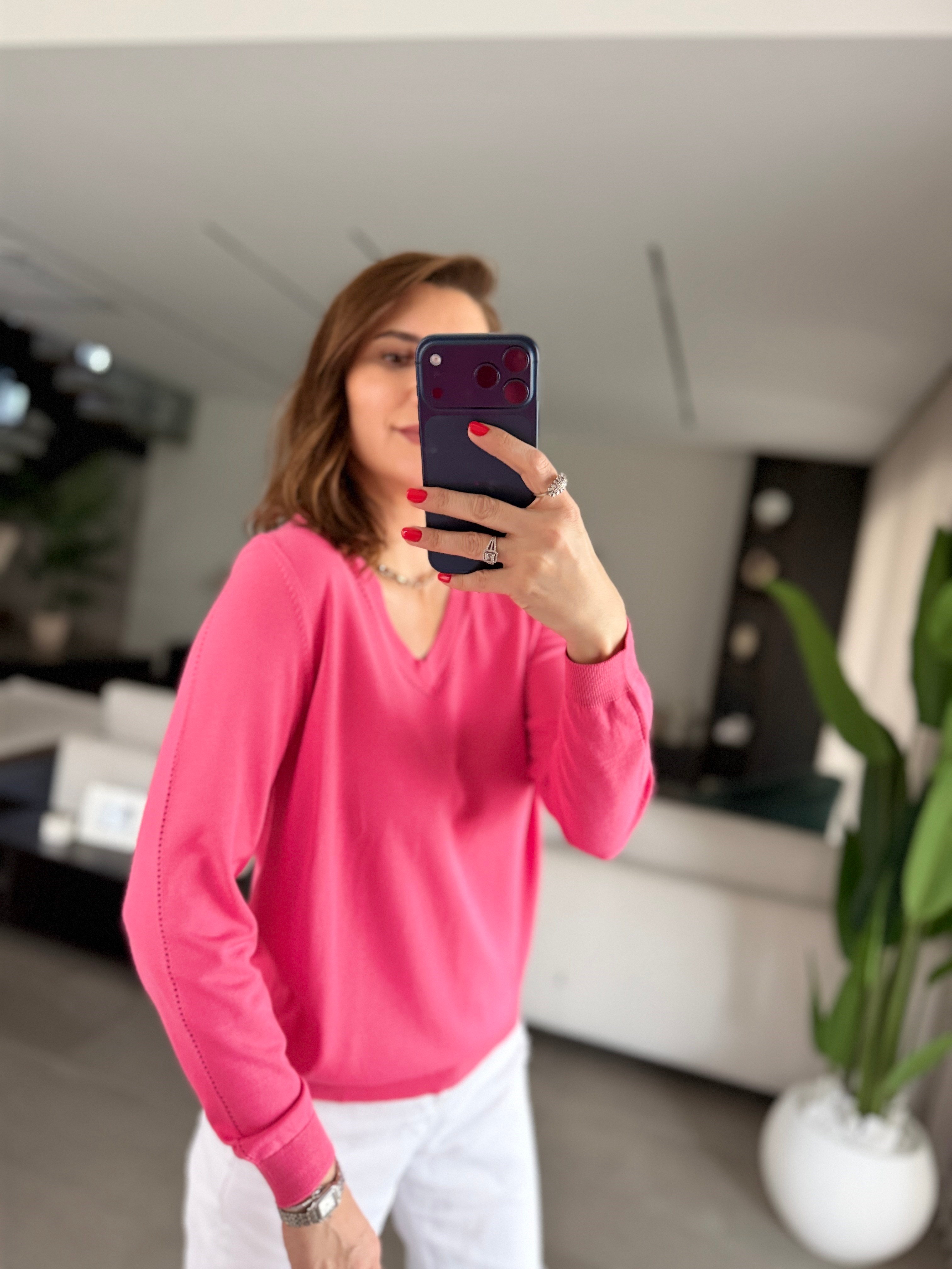 Pembe Yaka Ve Kol Ajur Detaylı Bluz