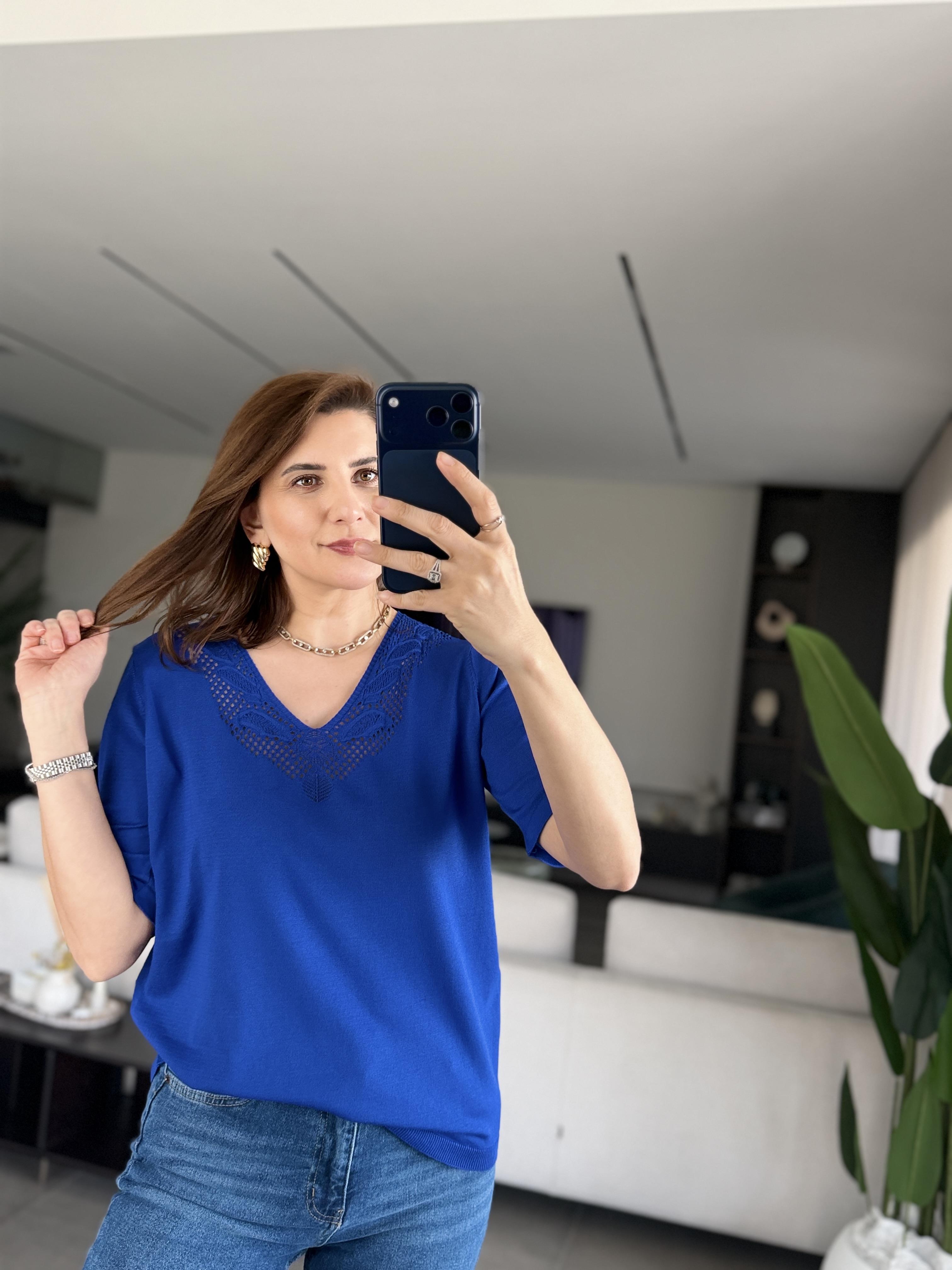 Saksmavi Yaka Ve Sırt Detaylı Bluz