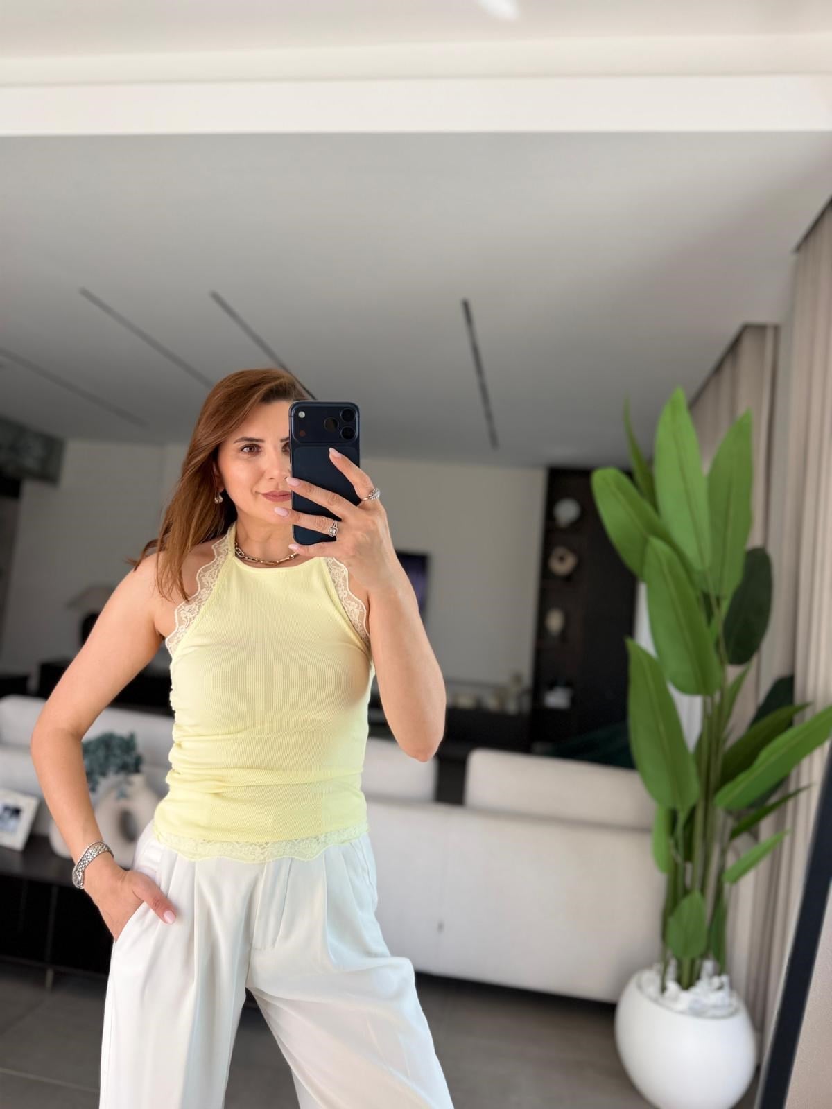 Sarı Dantel Detay Sırt Dekolteli Bluz