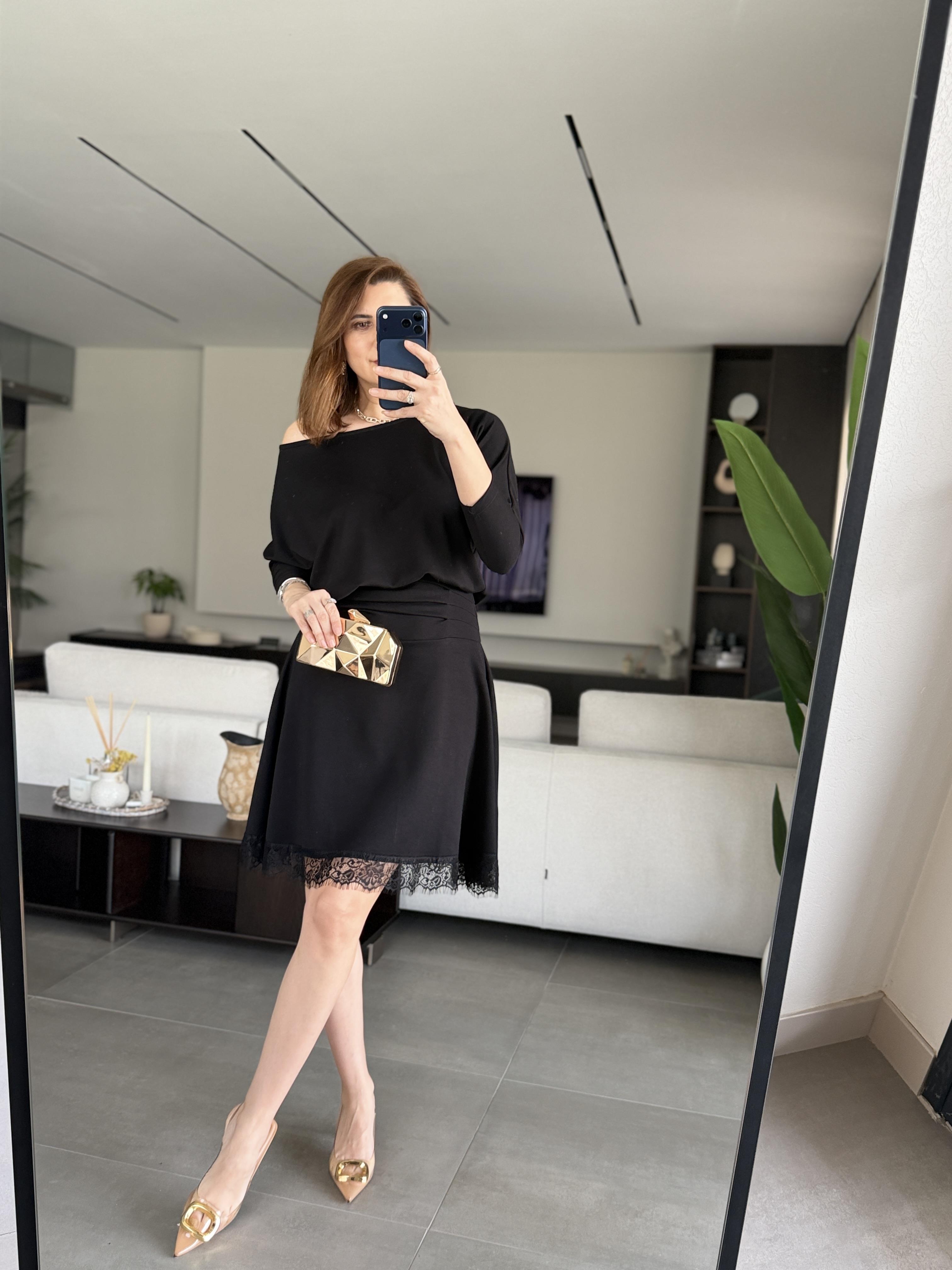 Siyah Bel Büzgülü Eteği Dantelli Elbise