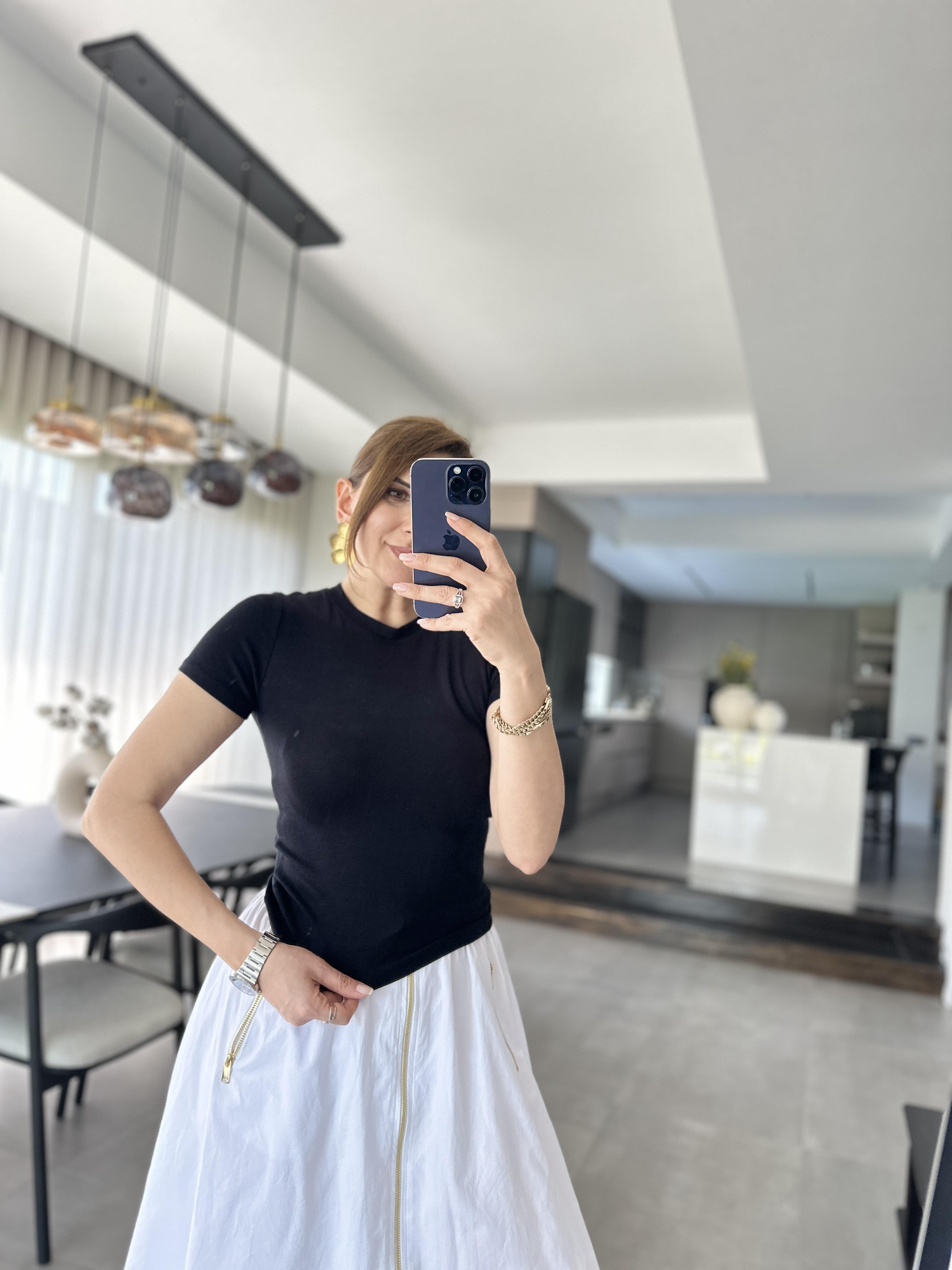 Siyah Bisiklet Yaka Kısa Kollu T-shirt