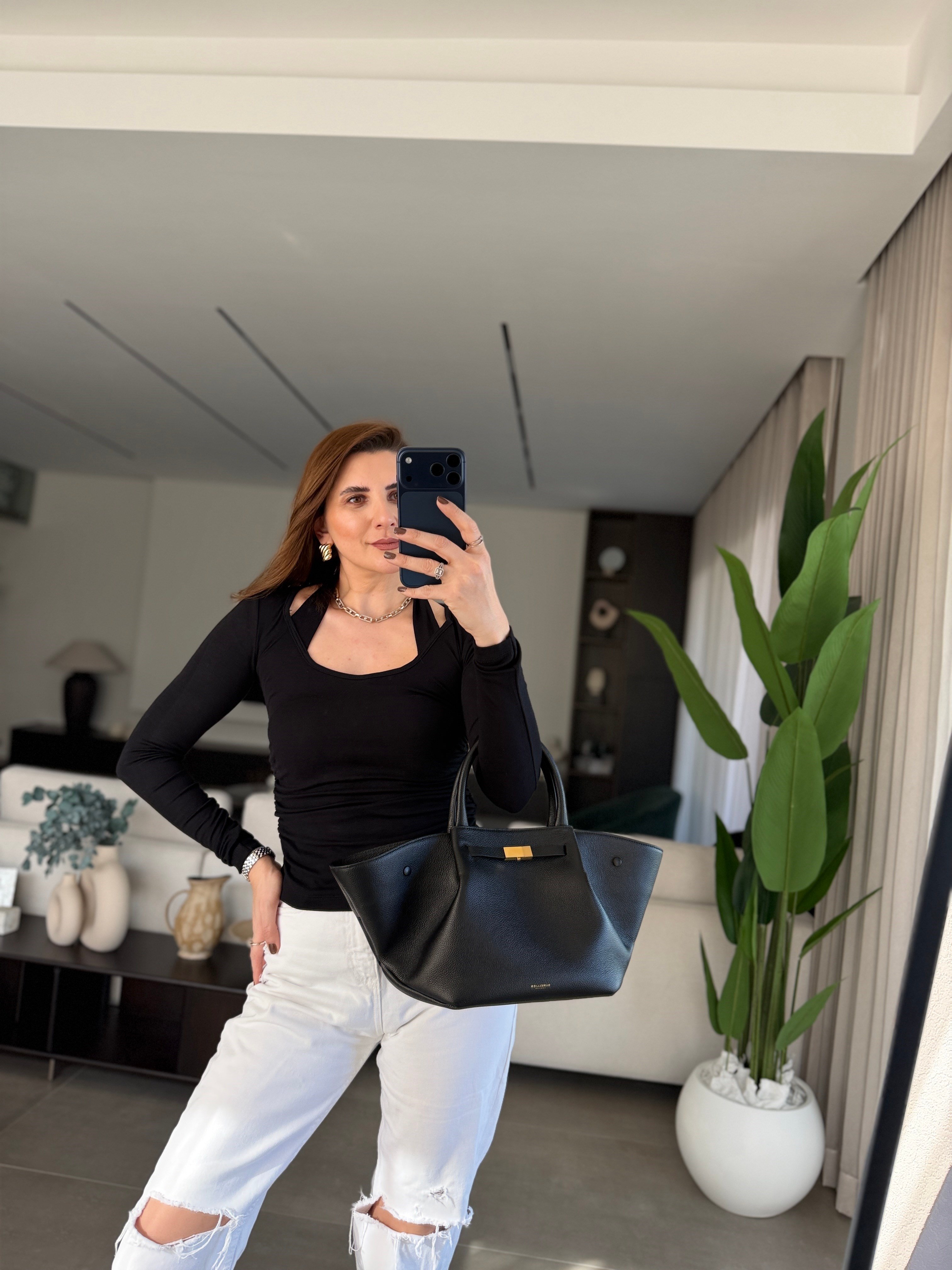 Siyah Boyundan Geçmeli Bluz