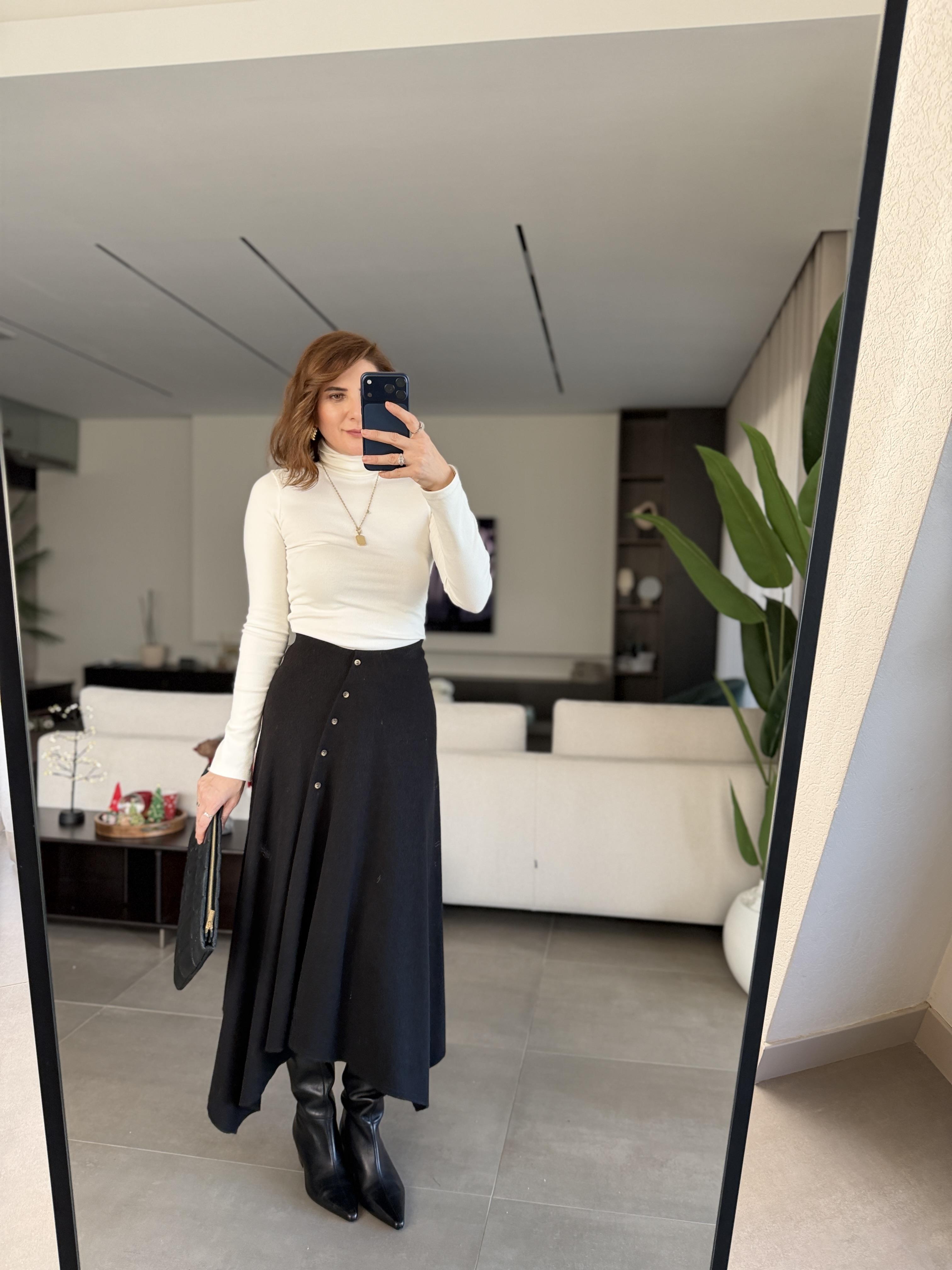 Siyah Çapraz Düğmeli Asitmetrik Kesim Etek