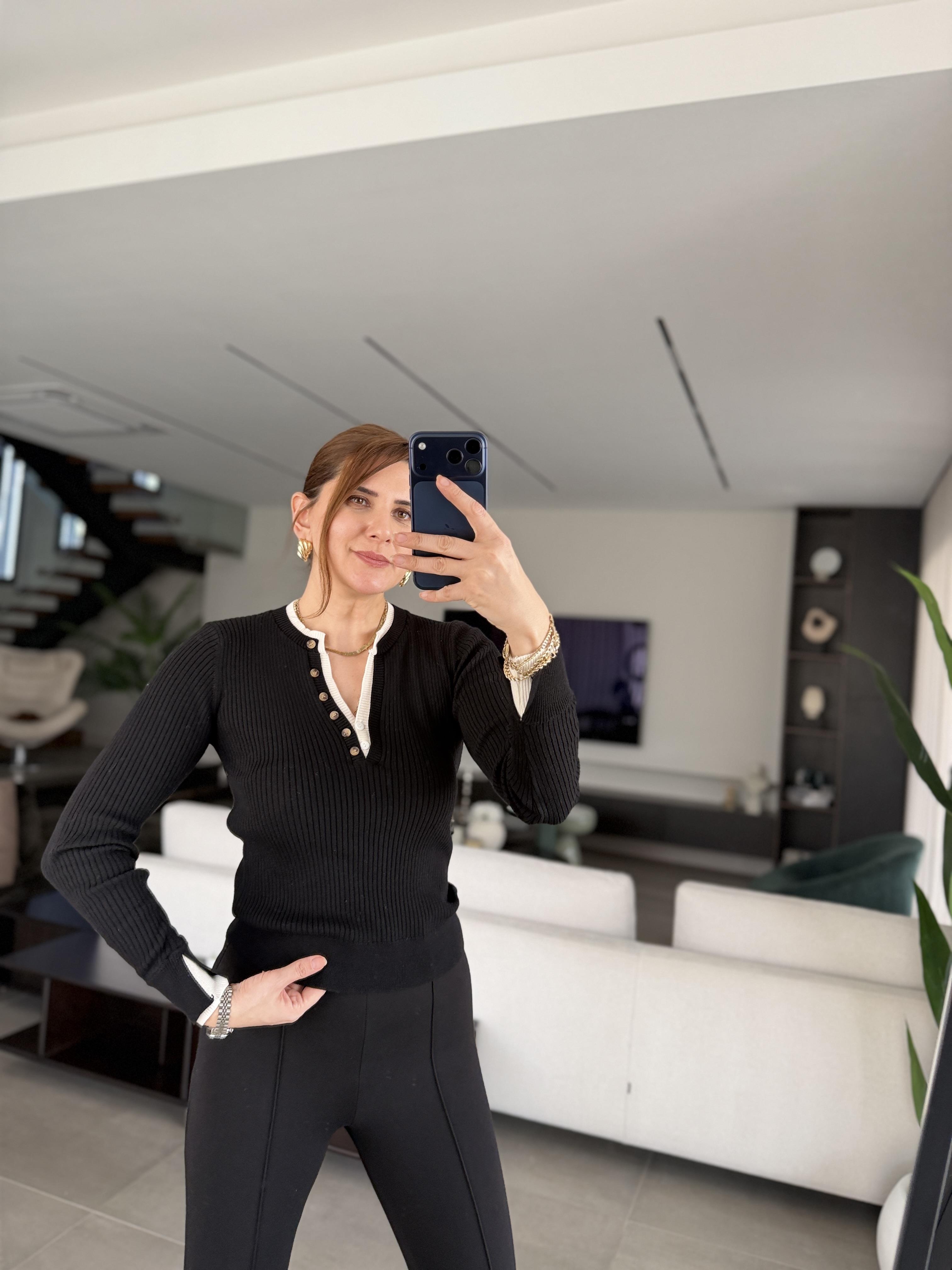 Siyah Çift Yaka Garnili Düğmeli Triko