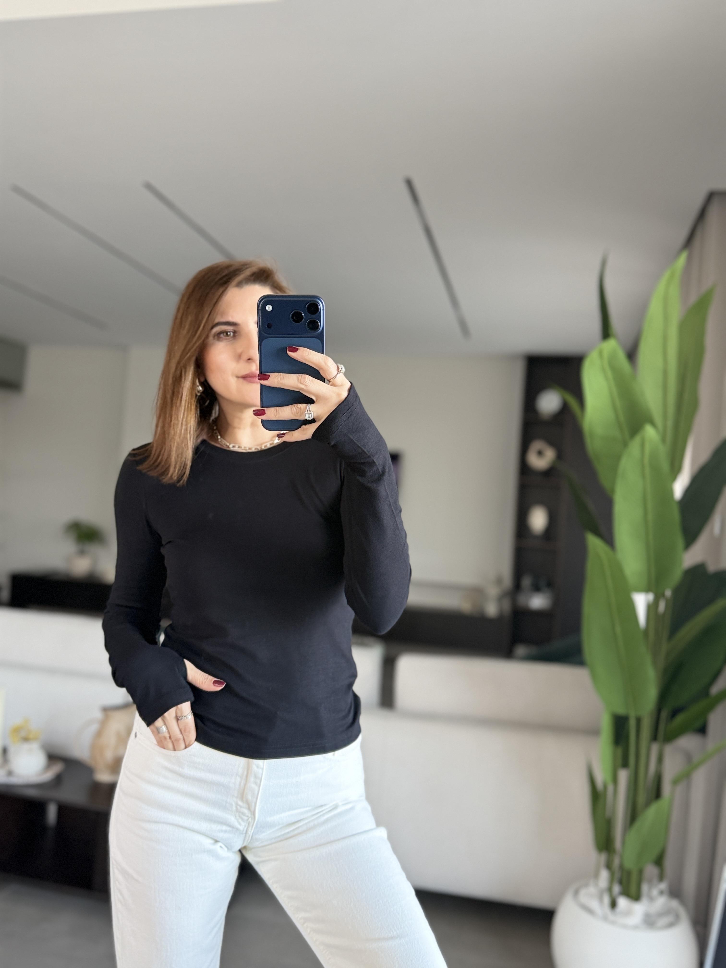 Siyah Dora Parmak Geçmeli Bluz