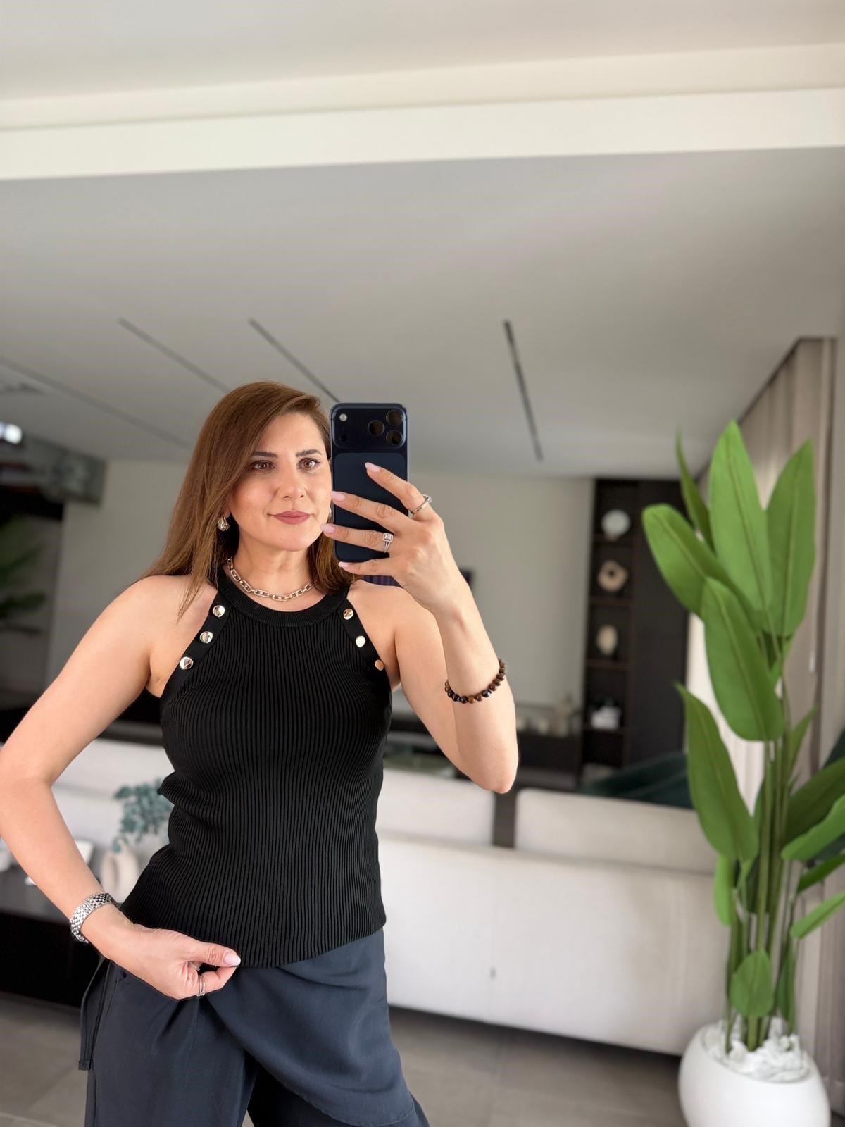 Siyah Düğme Detaylı Triko Atlet