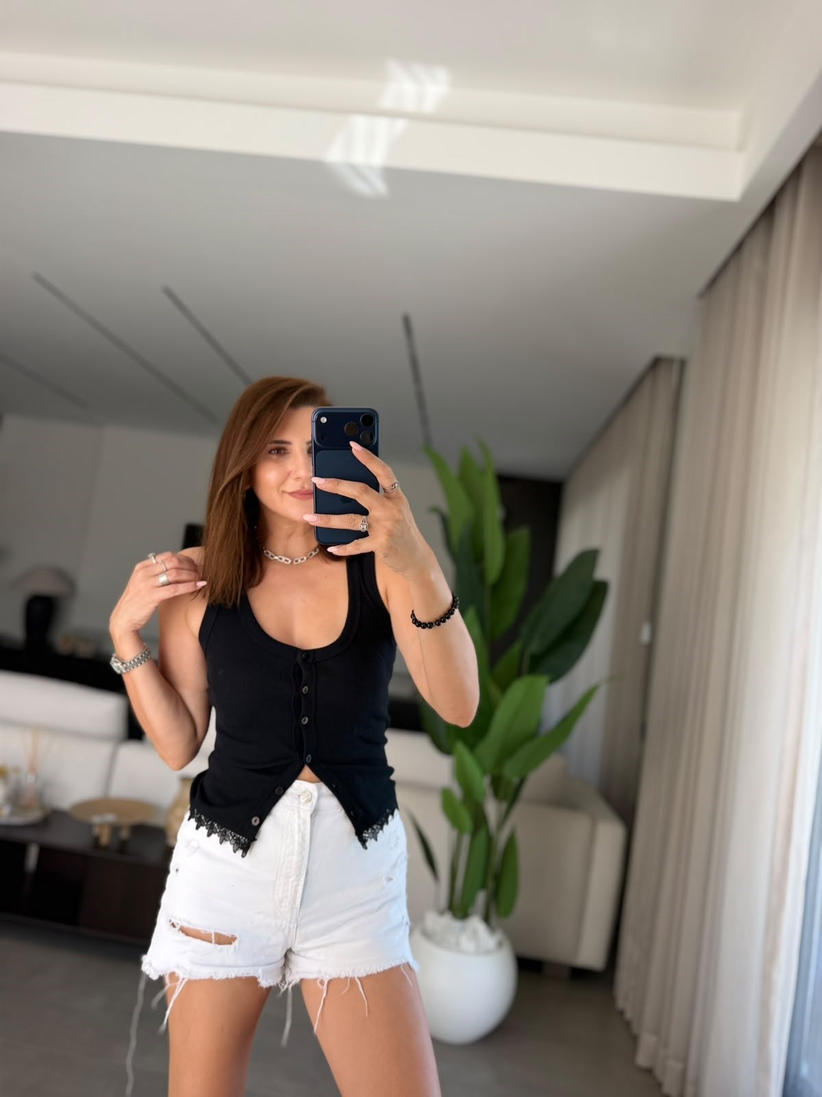 Siyah Eteği Dantelli Ön Düğmeli Atlet
