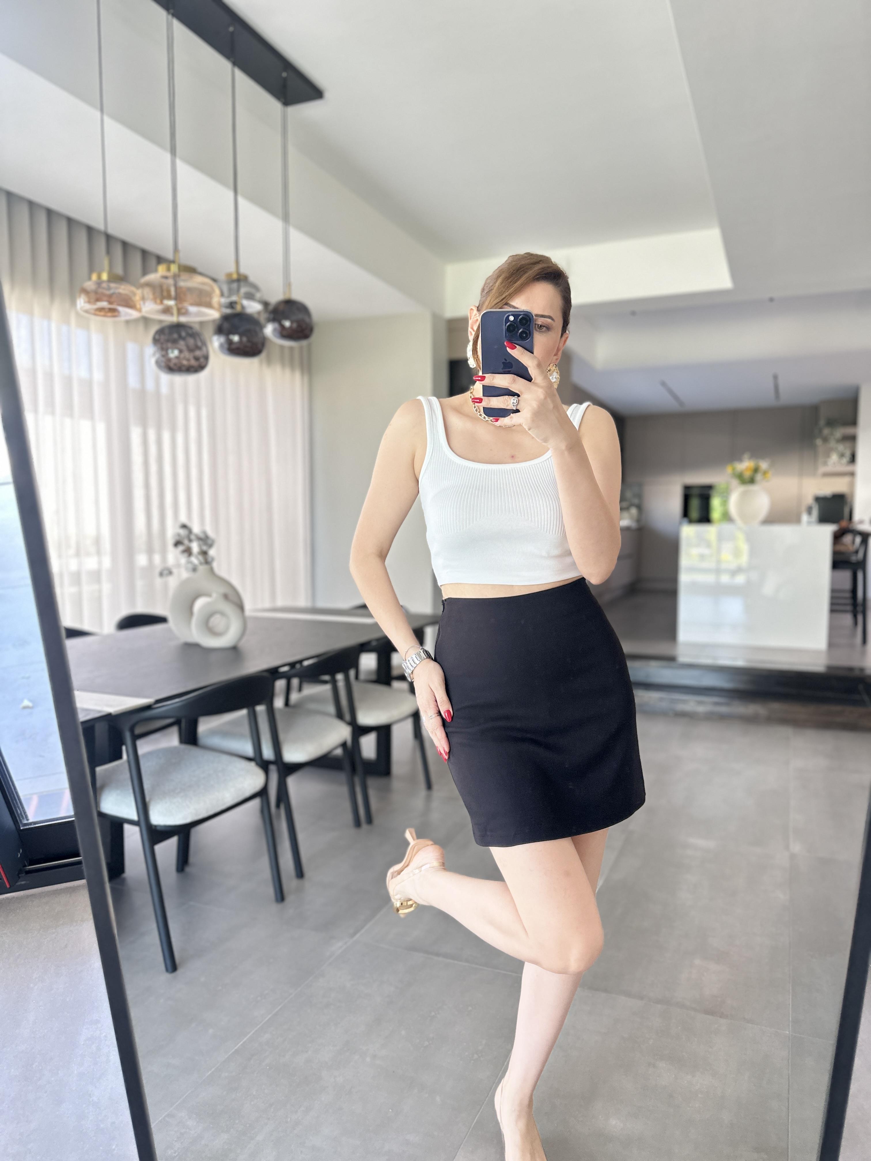 Siyah Fermuarlı Şort Etek