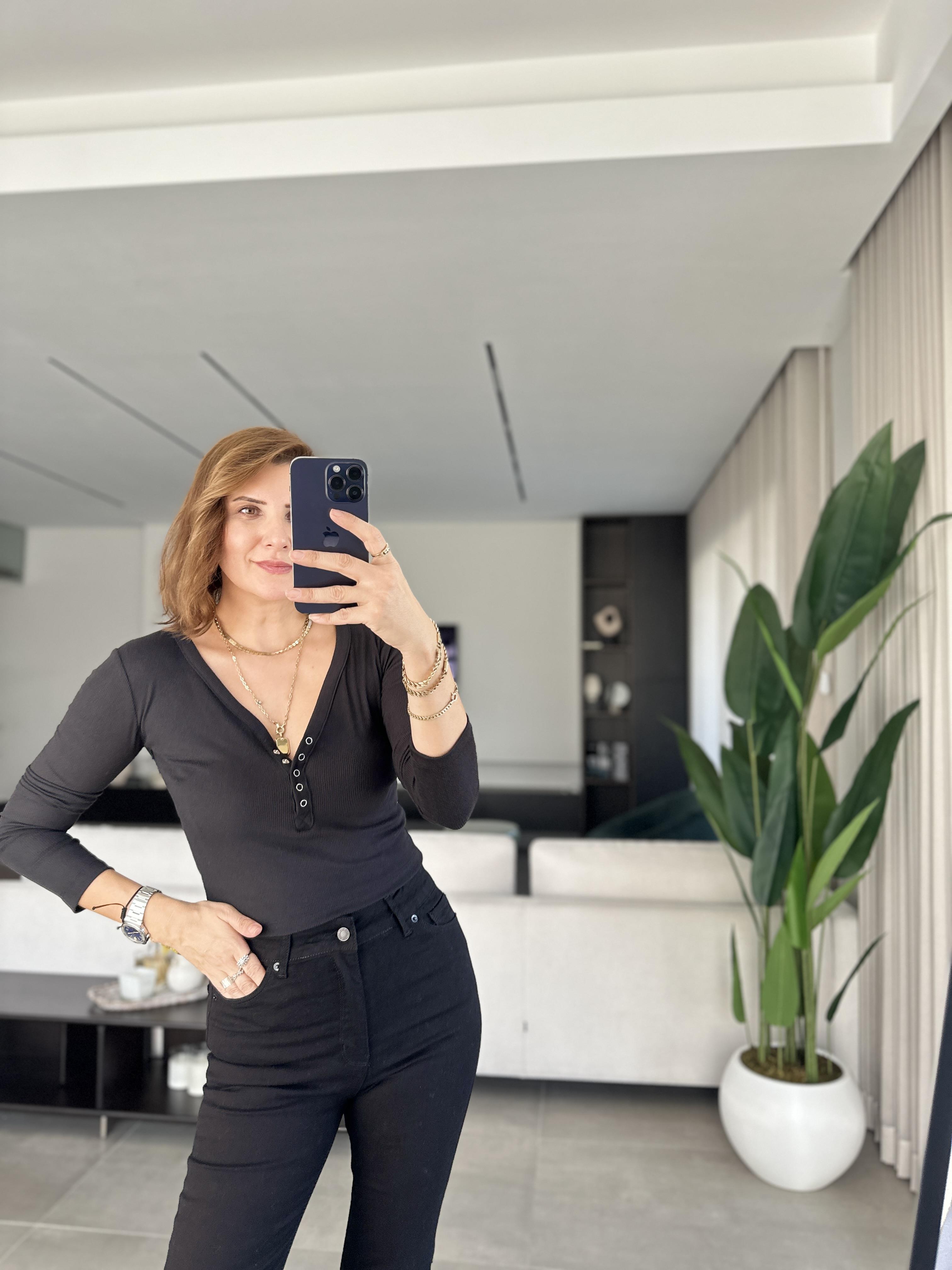 Siyah Fitilli V Yaka Çıtçıtlı Bluz