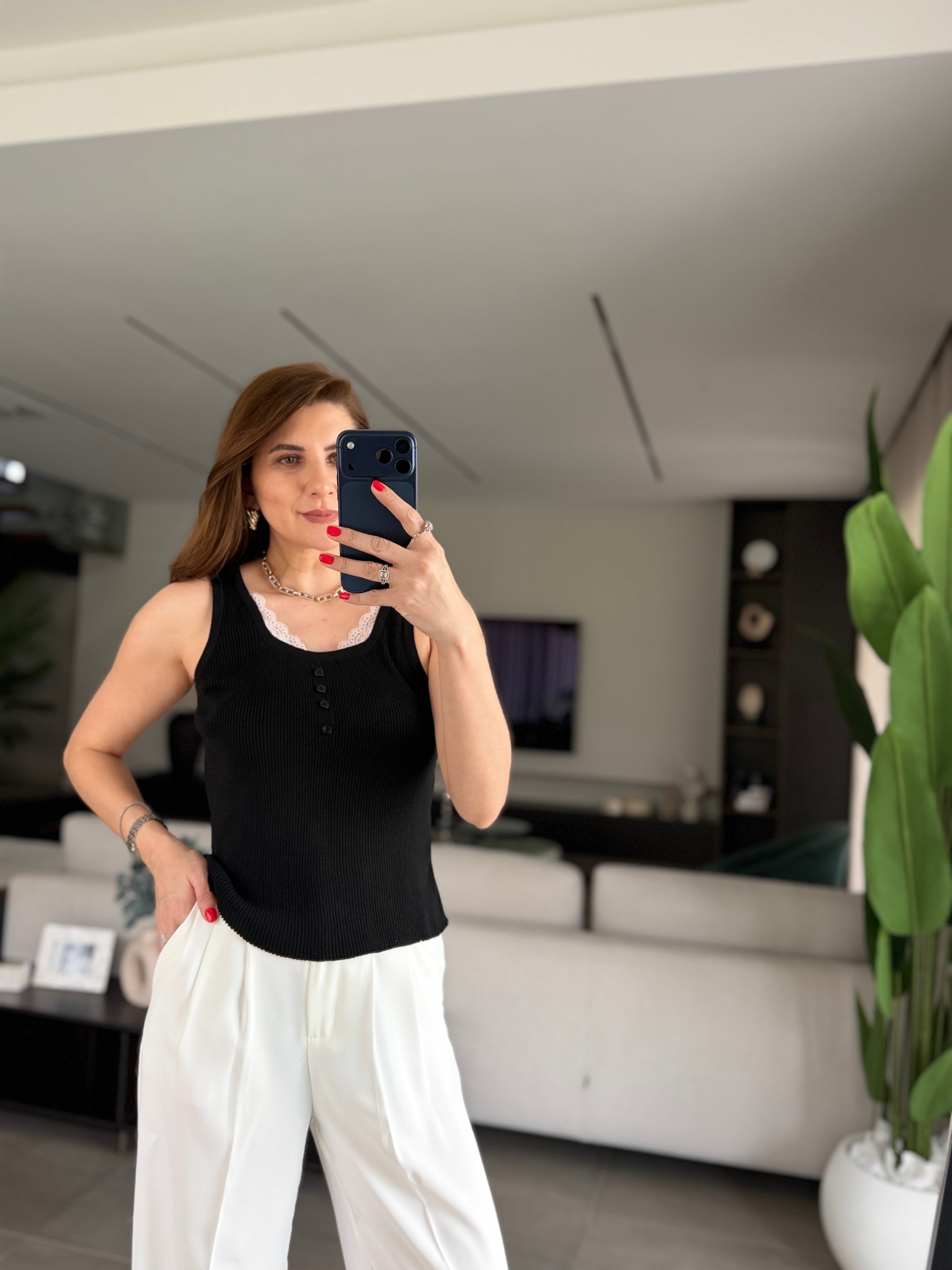 Siyah Fitilli Yaka Dantel Detay Atlet