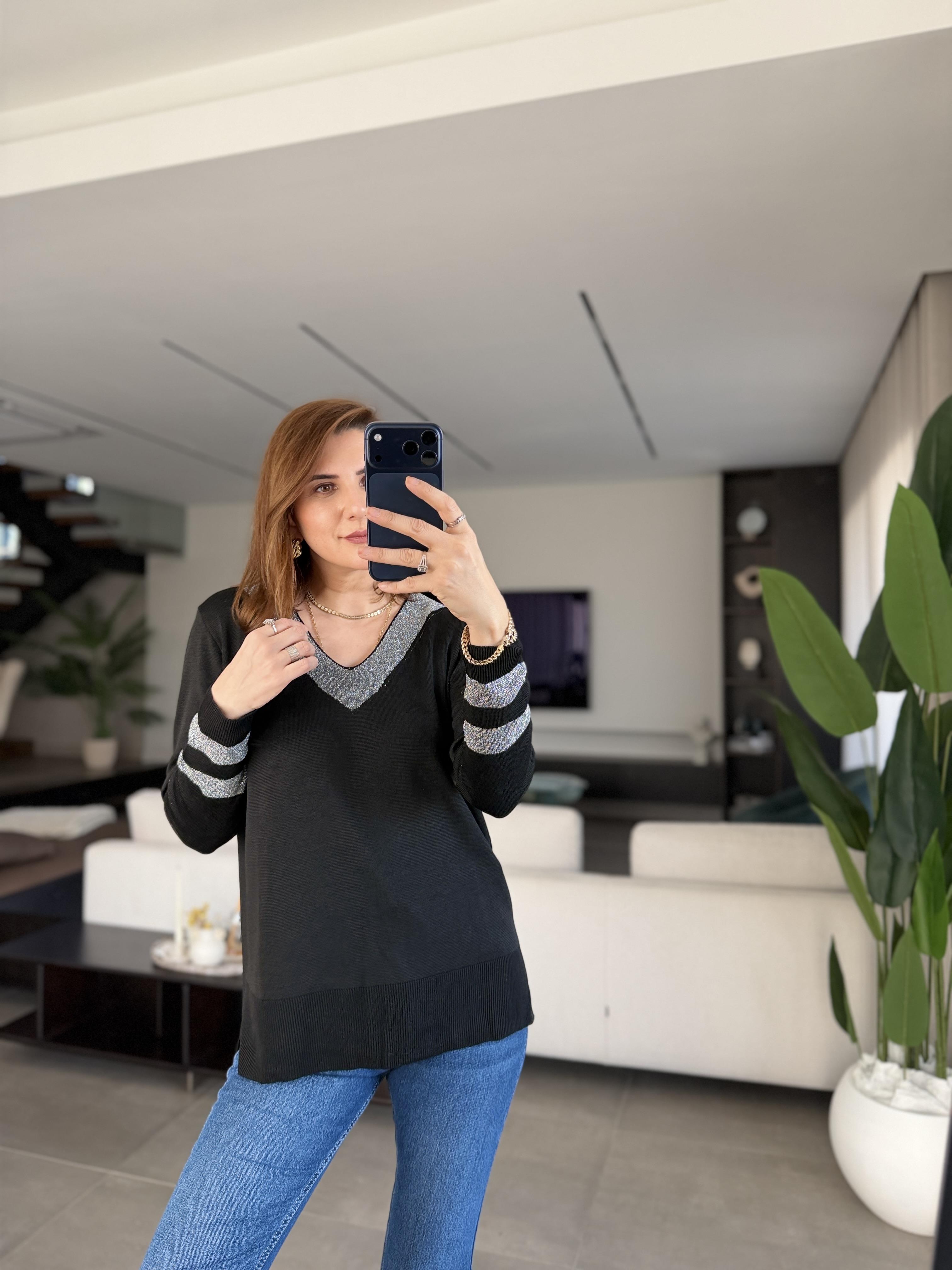 Siyah Livya Yaka Ve Kol Sim Şeritli Bluz