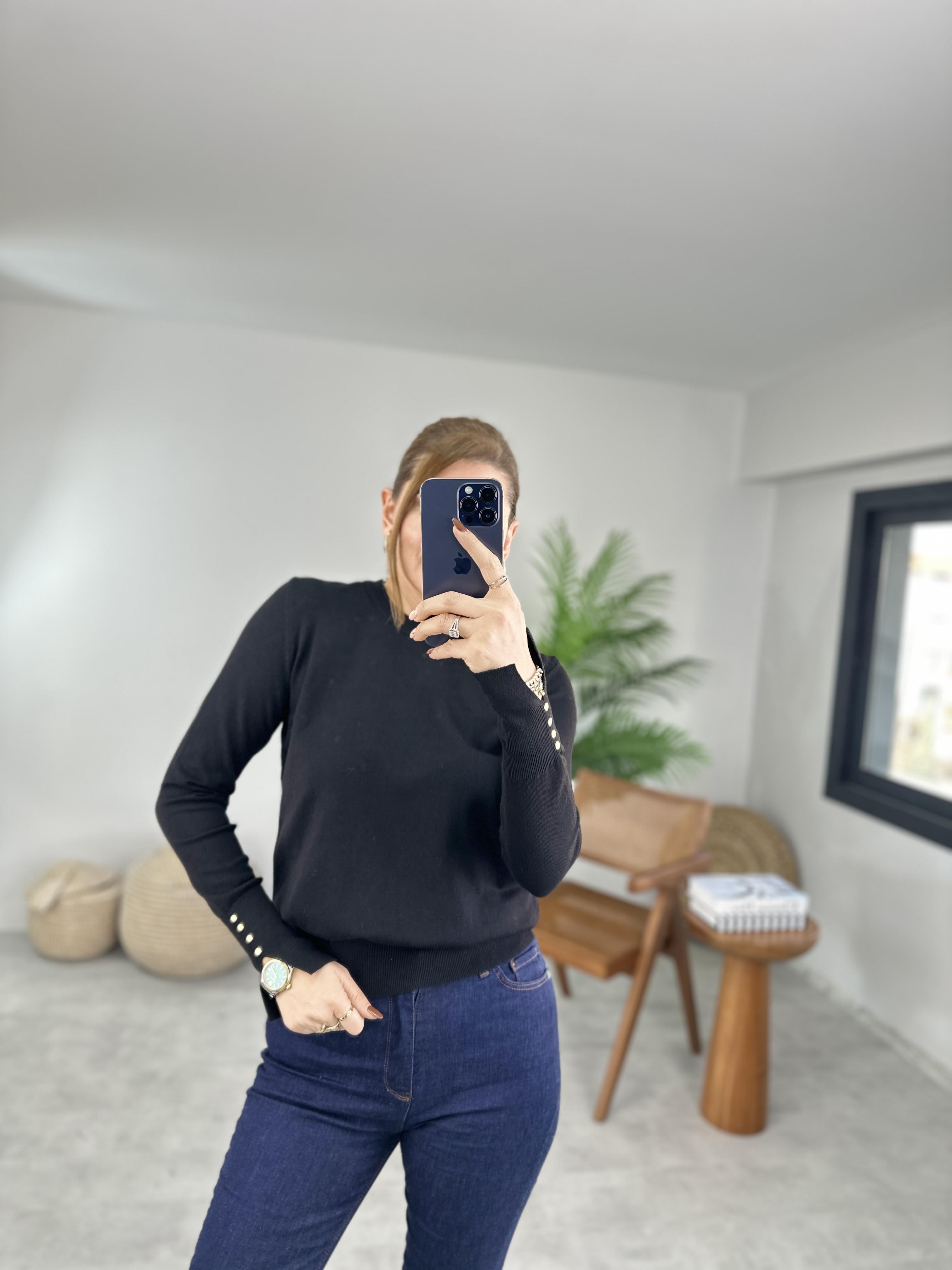 Siyah Manşetleri Çıtçıt Detaylı Bluz