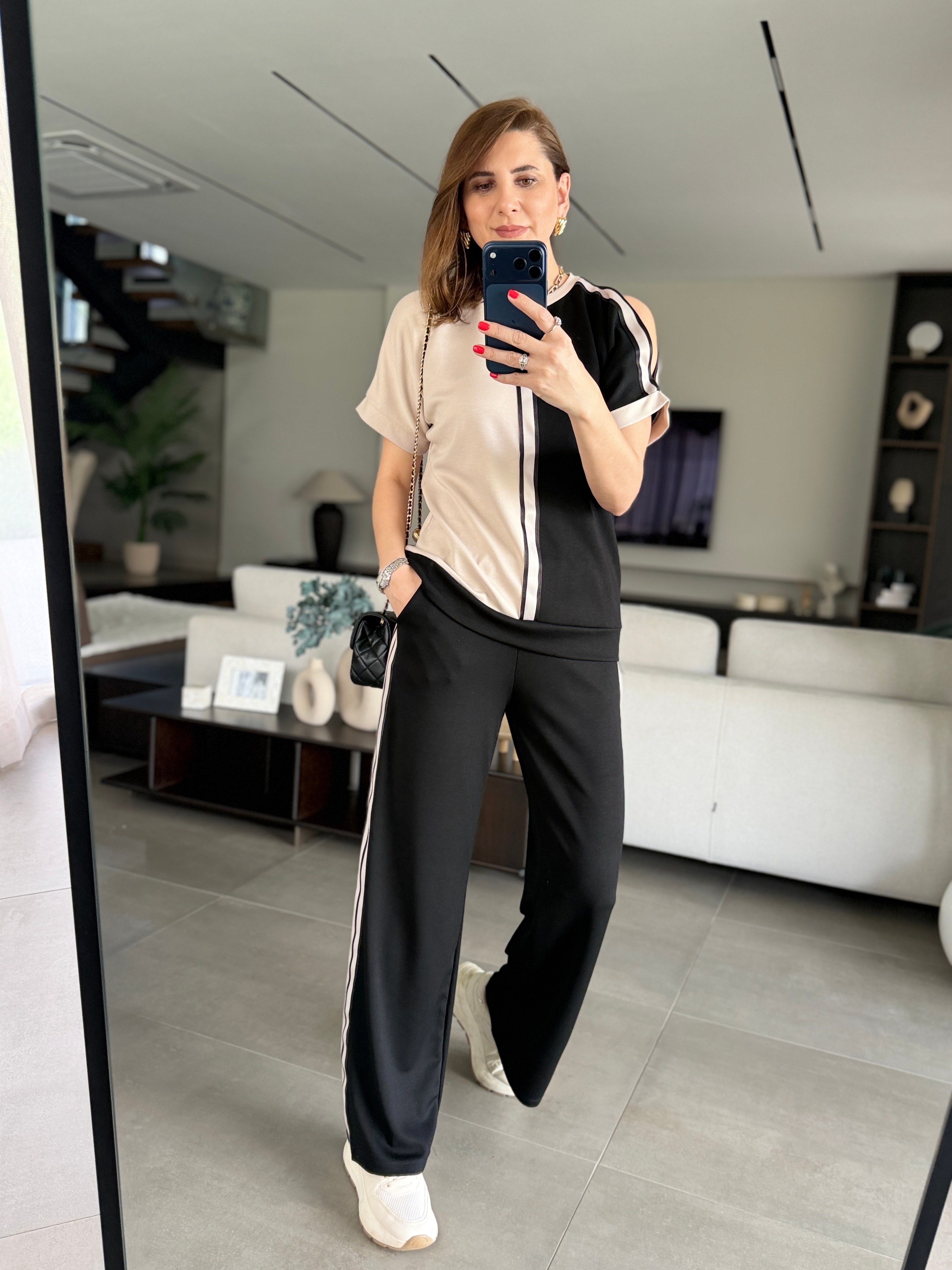 Siyah Omuz Dekolte Şeritli Takım