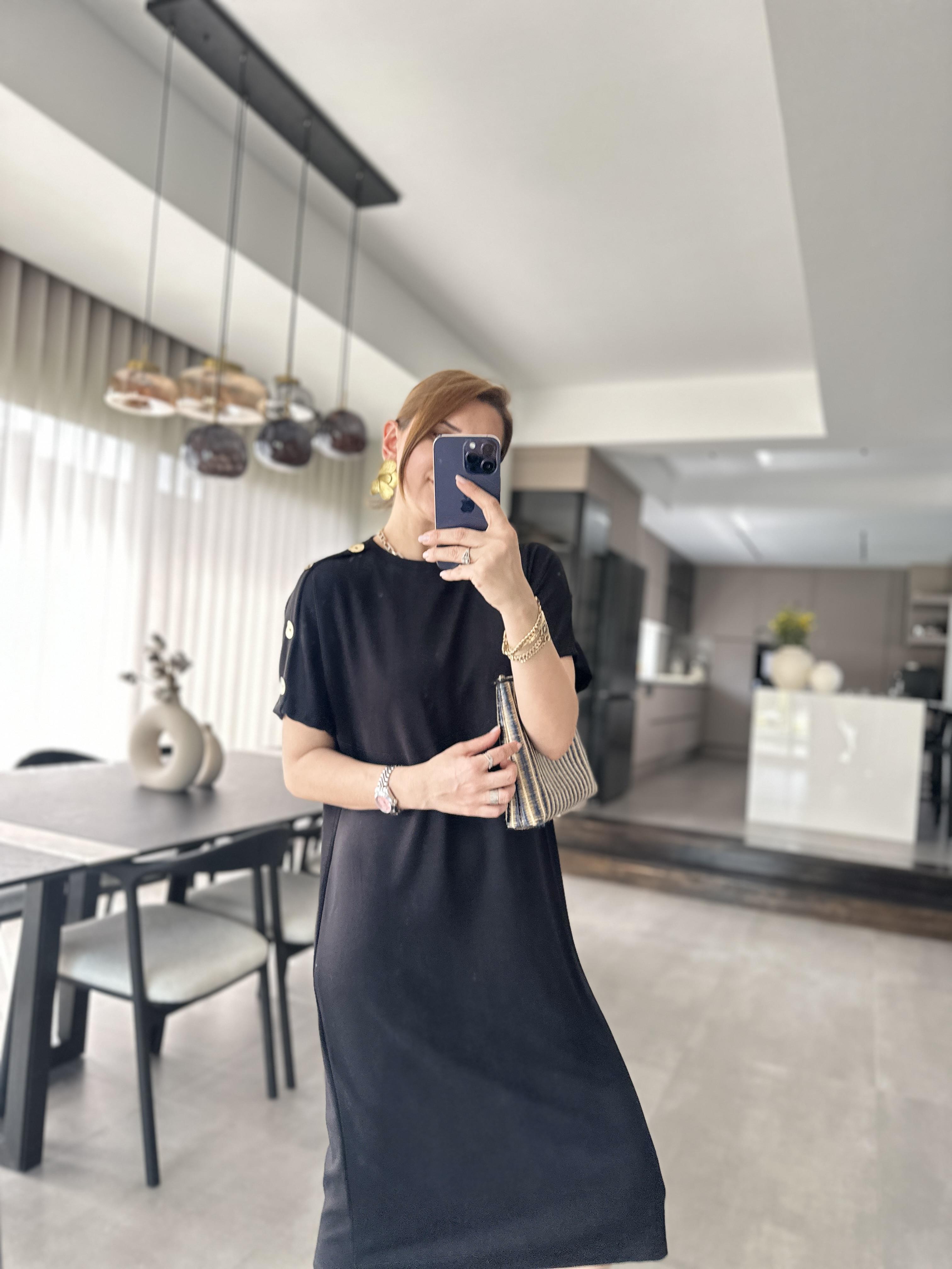 Siyah Omuz Düğmeli Modal Elbise