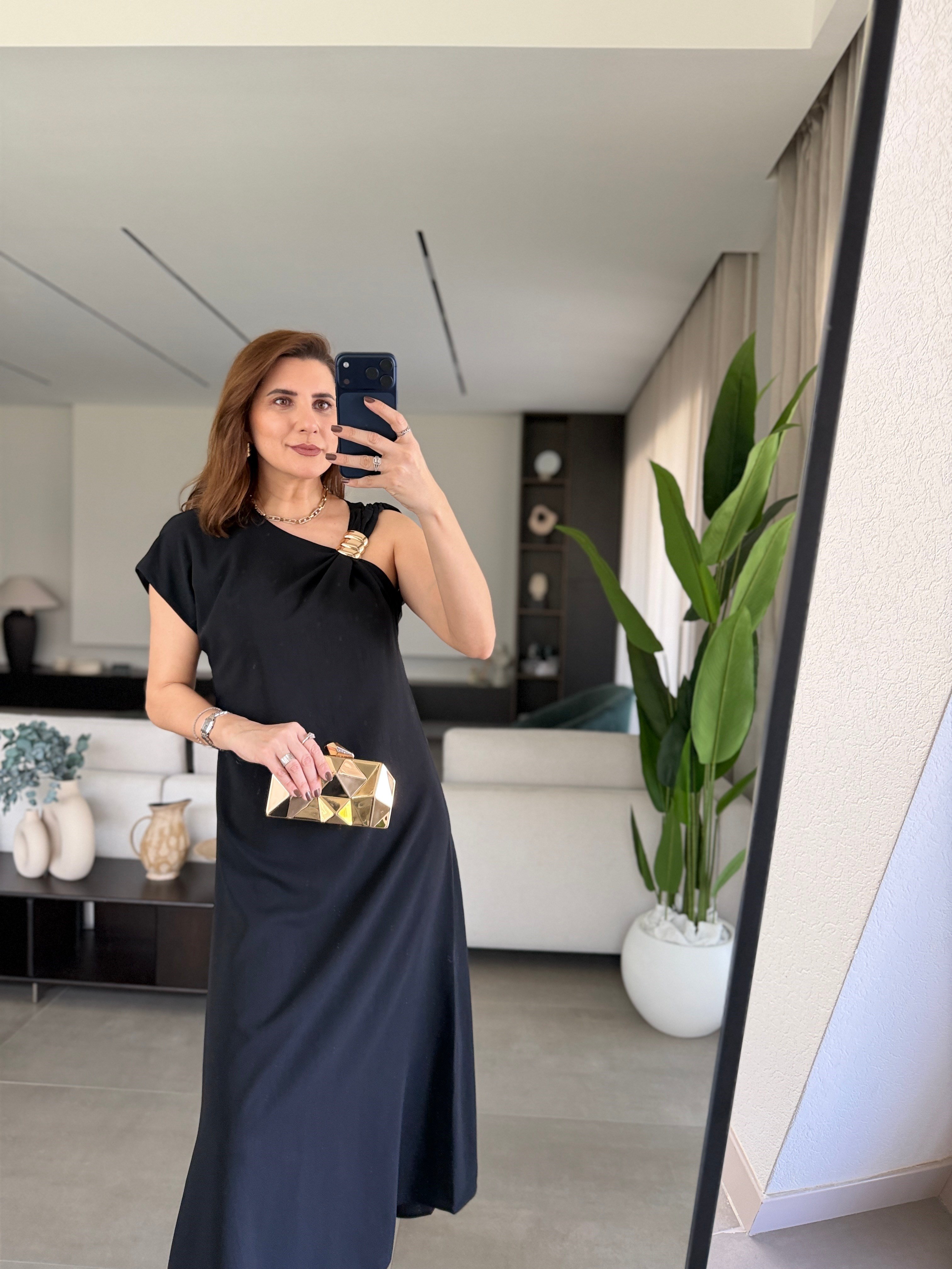 Siyah Omzu Aksesuar Detaylı Elbise