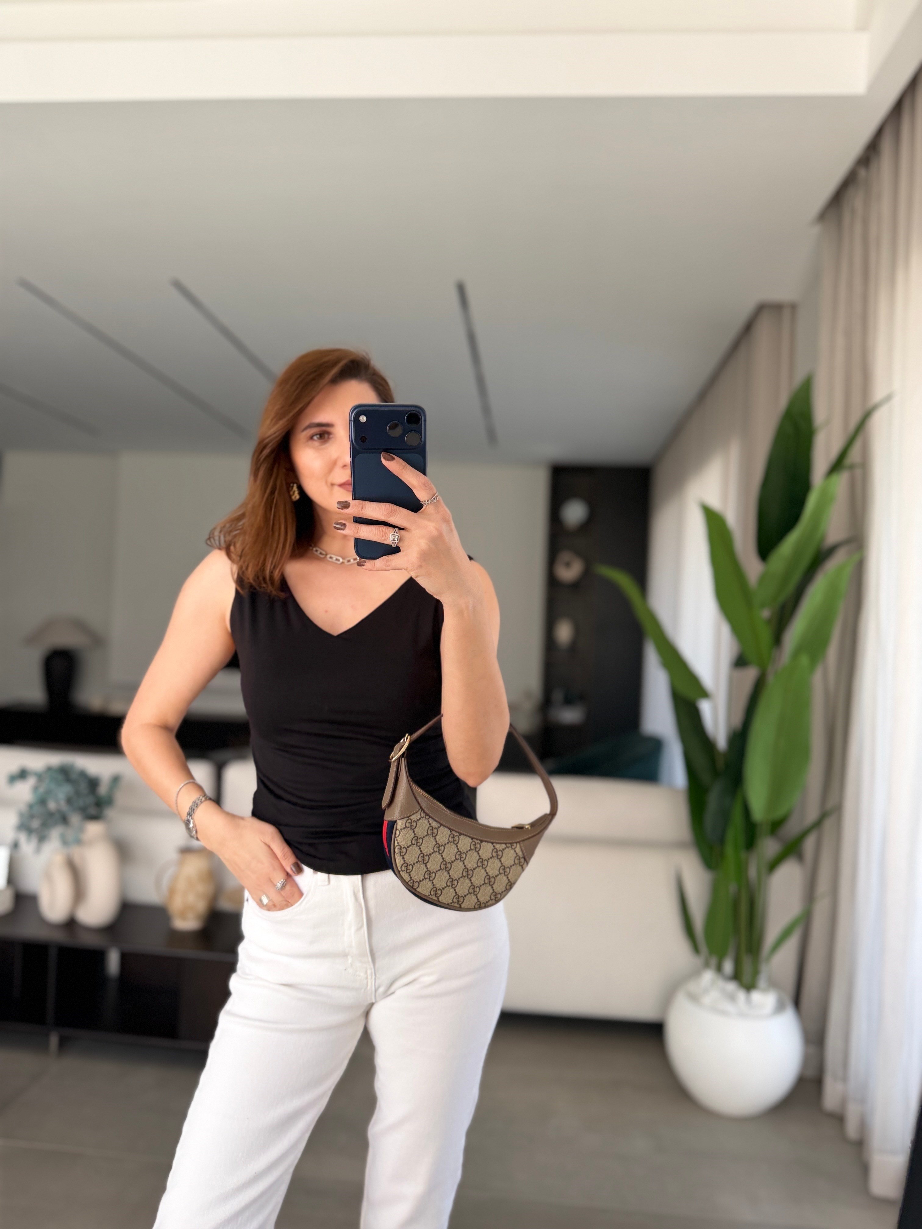 Siyah Ön Ve Arka V Yaka Atlet