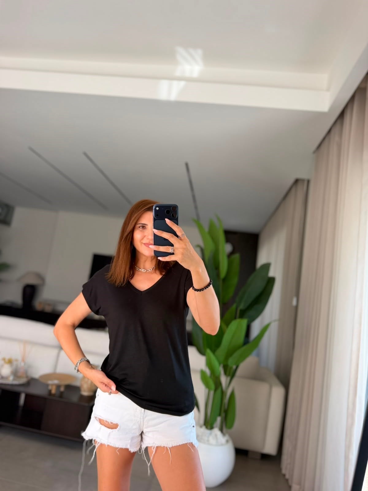 Siyah Ön Ve Arka V Yaka Basic T-shirt