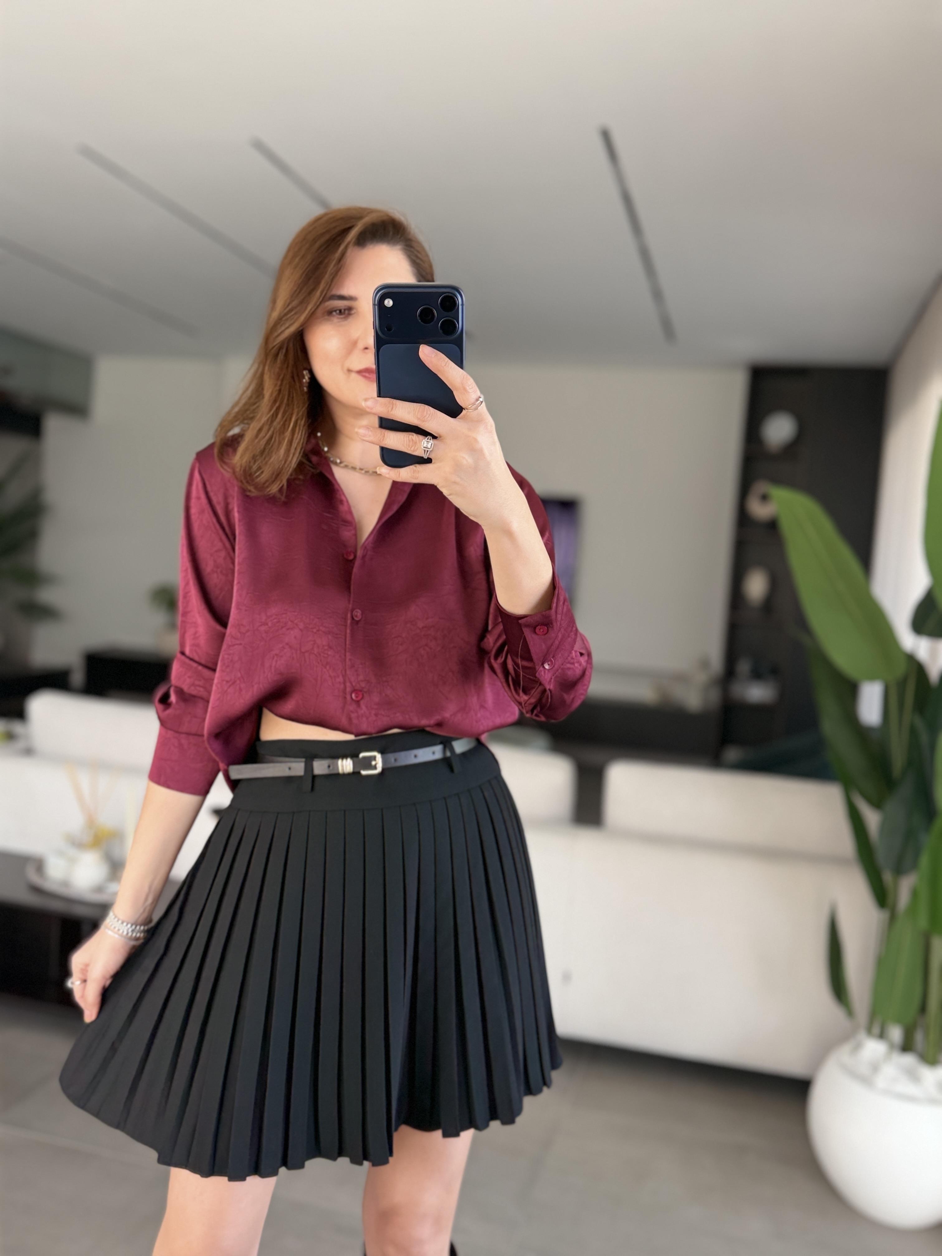 Siyah Pileli Kemer Detay Şort Etek