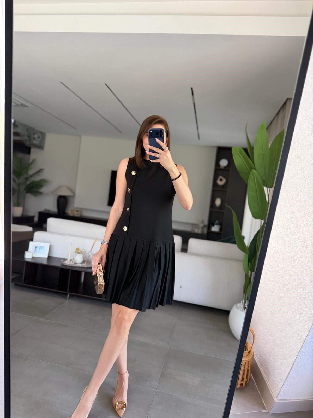 Siyah Pliseli Düğme Detay Elbise