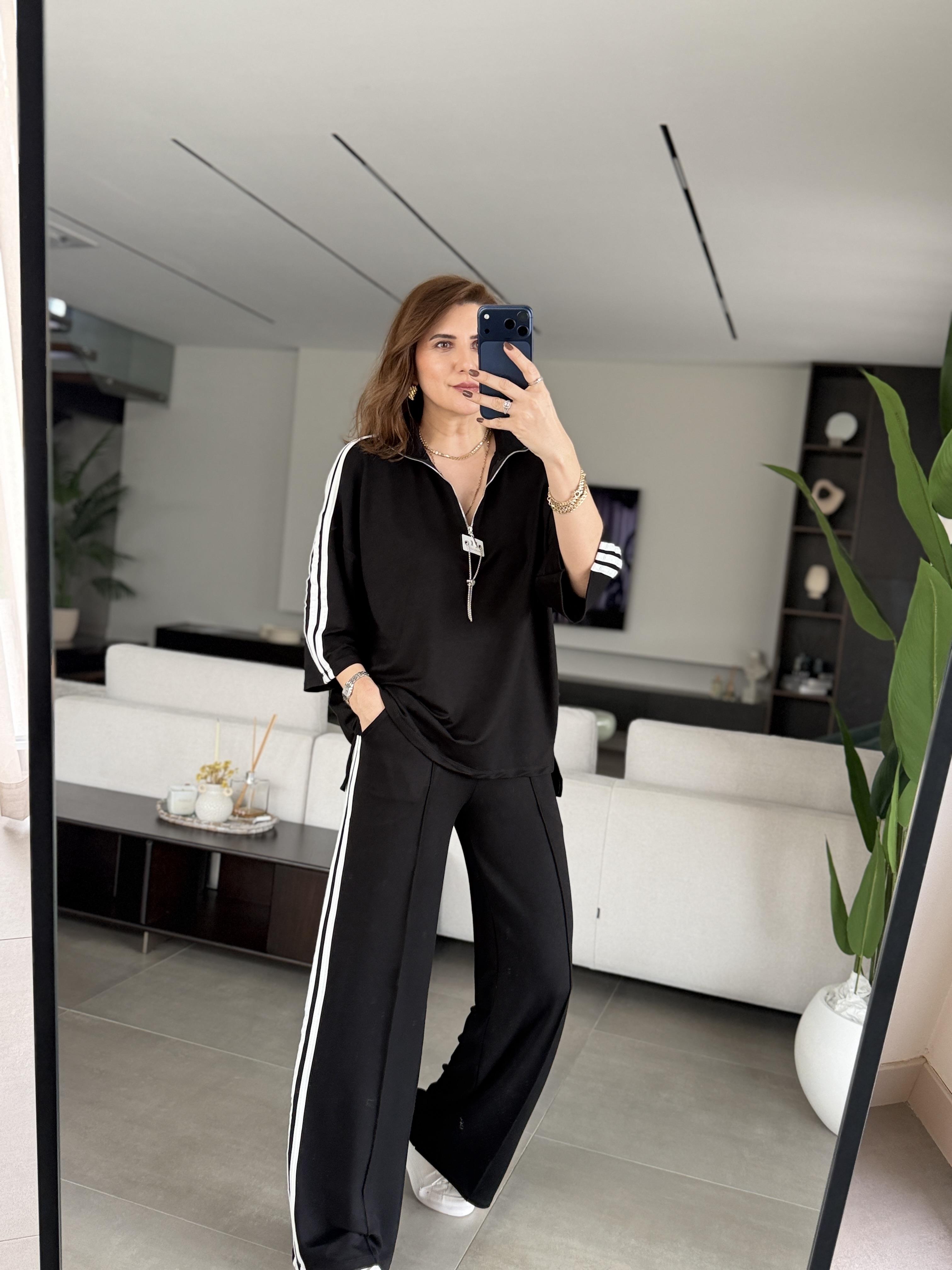 Siyah Şeritli Armalı Takım