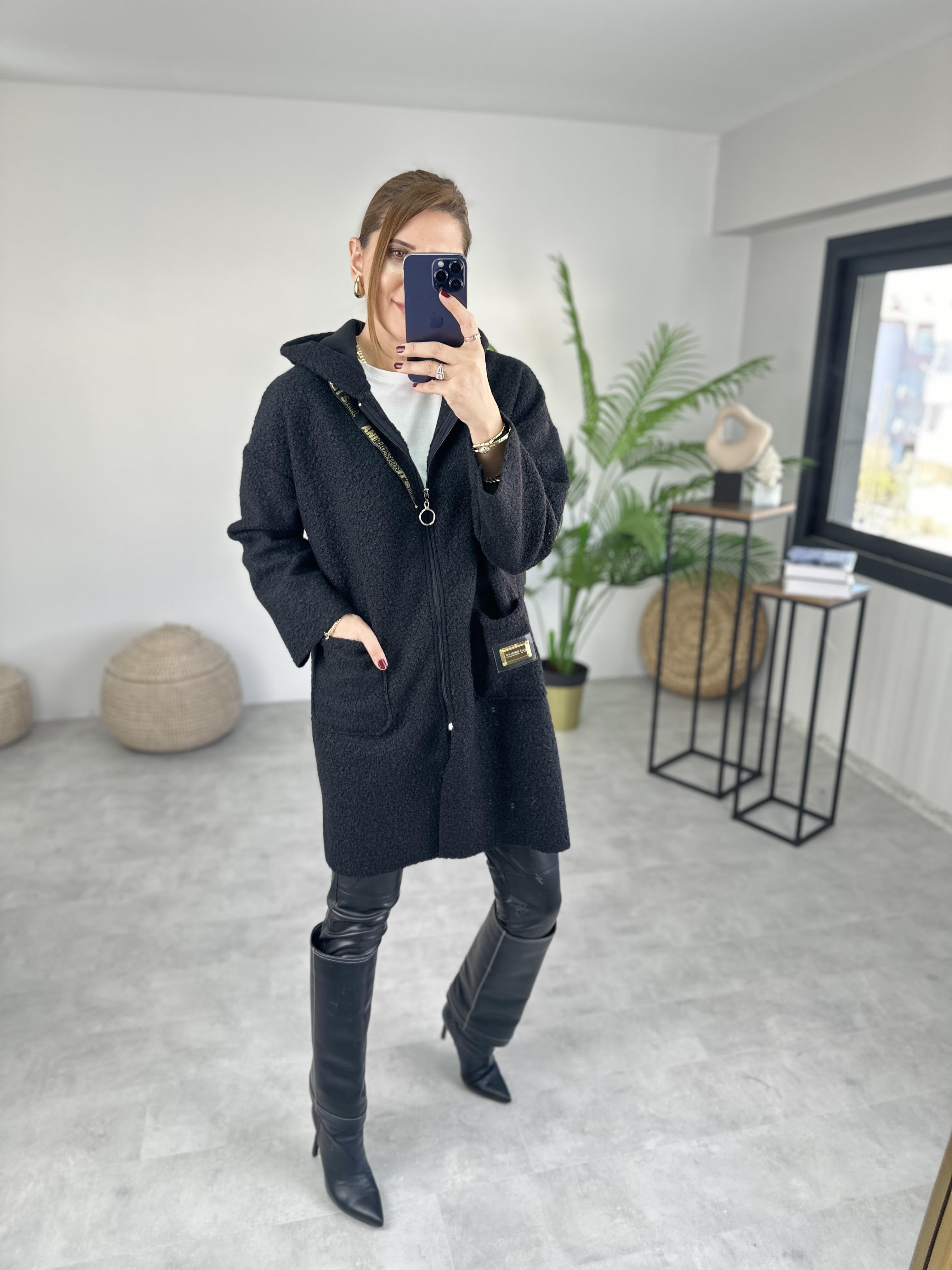 Siyah Torba Cep Detaylı Kaban