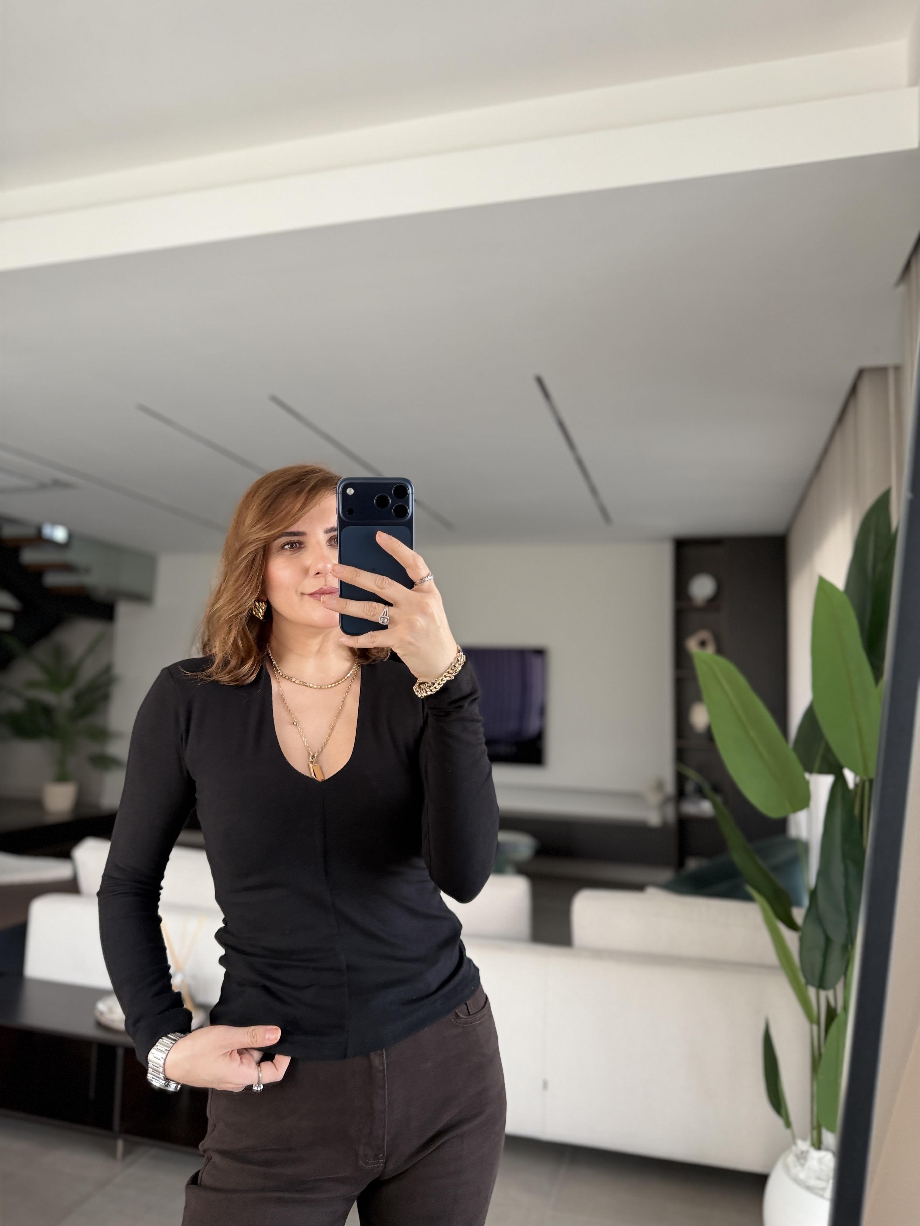 Siyah V Yaka Önü Dikişli Bluz