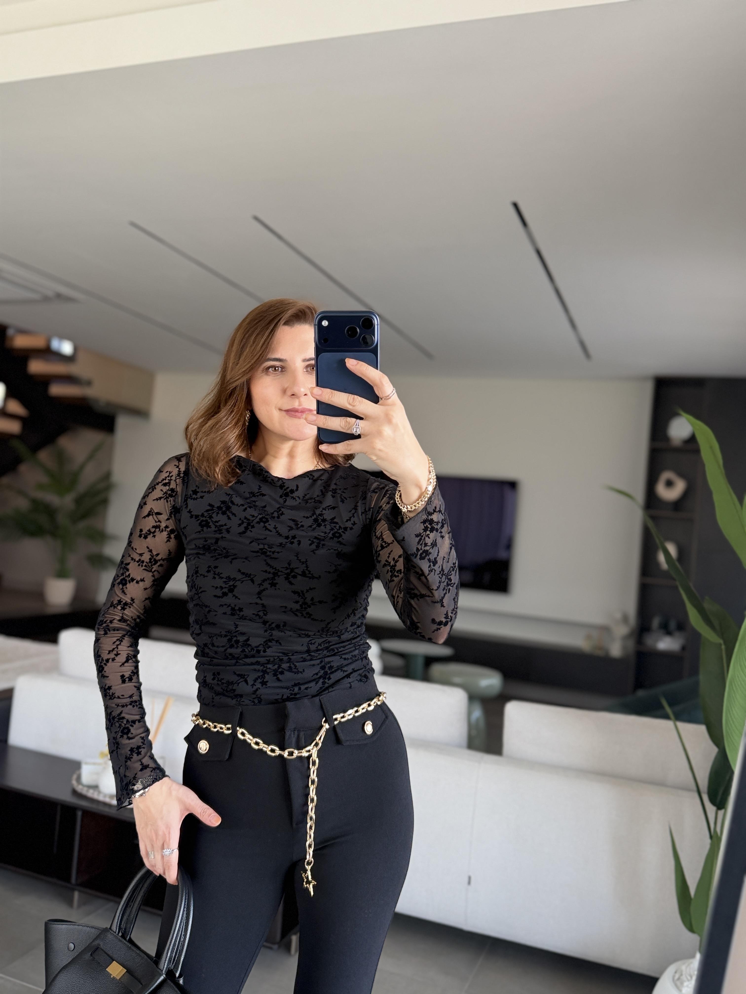 Siyah Yanı Drapeli Kabartma Desenli Bluz