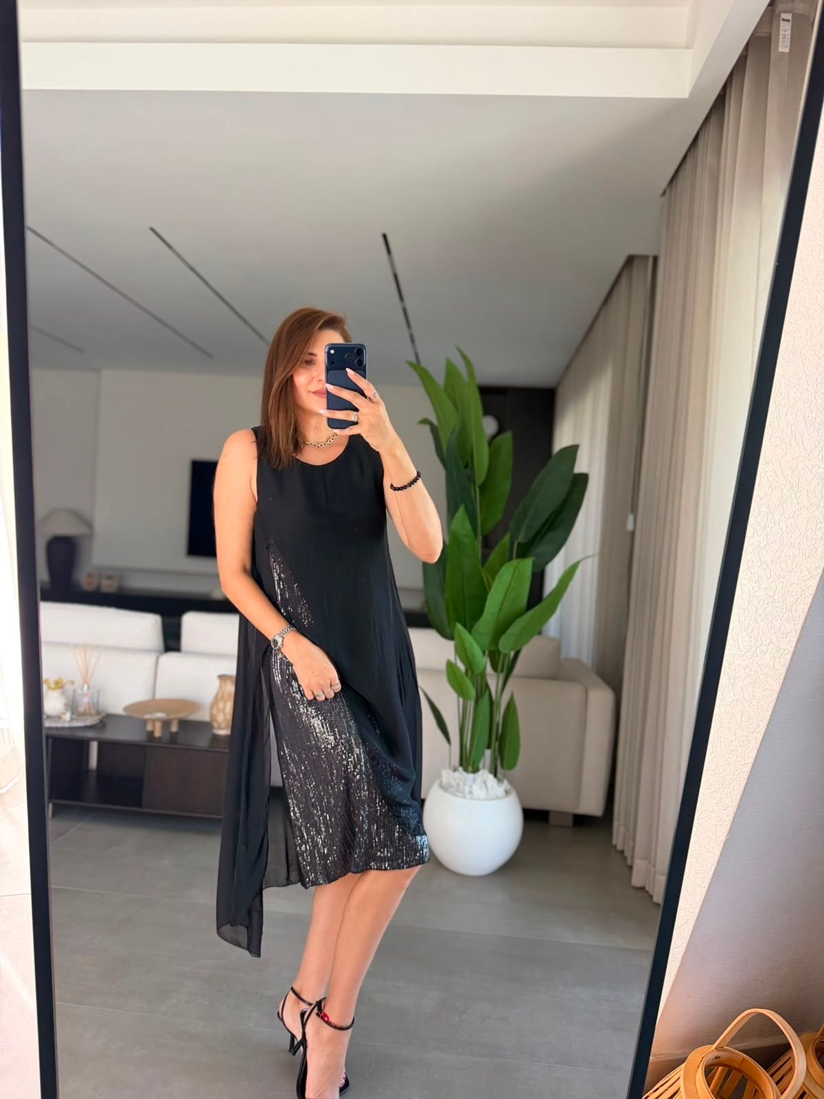 Siyah Yanı Pullu Elbise