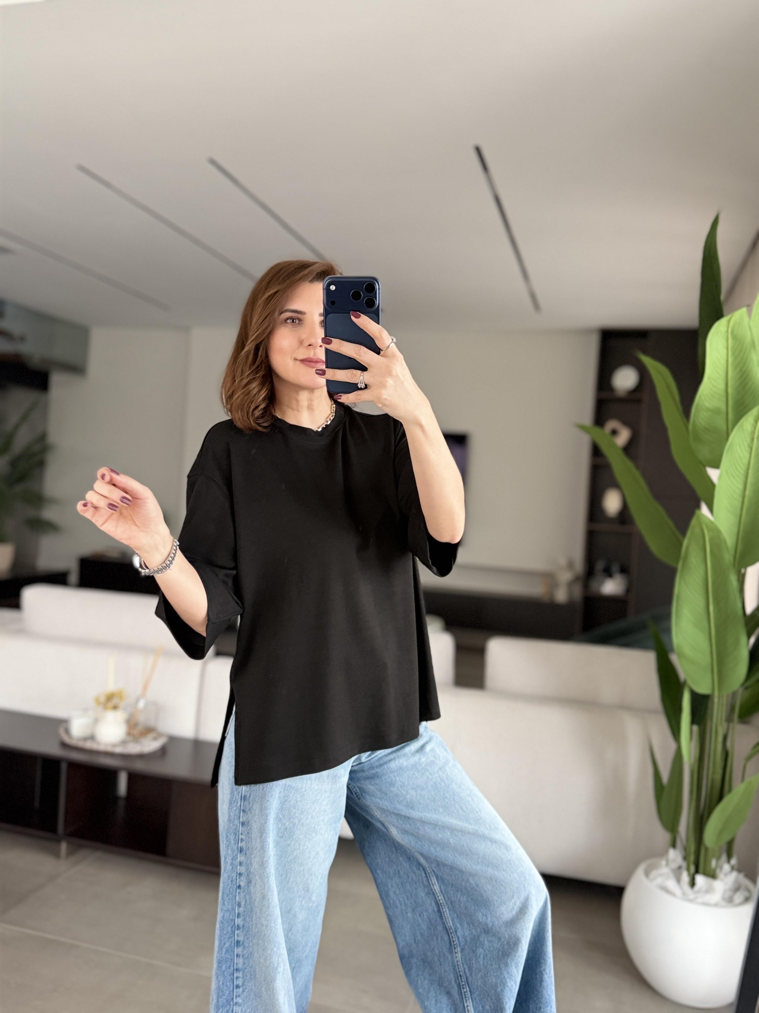 Siyah Yanı Yırtmaç Detaylı Omuz Dikişli Basic T-shirt