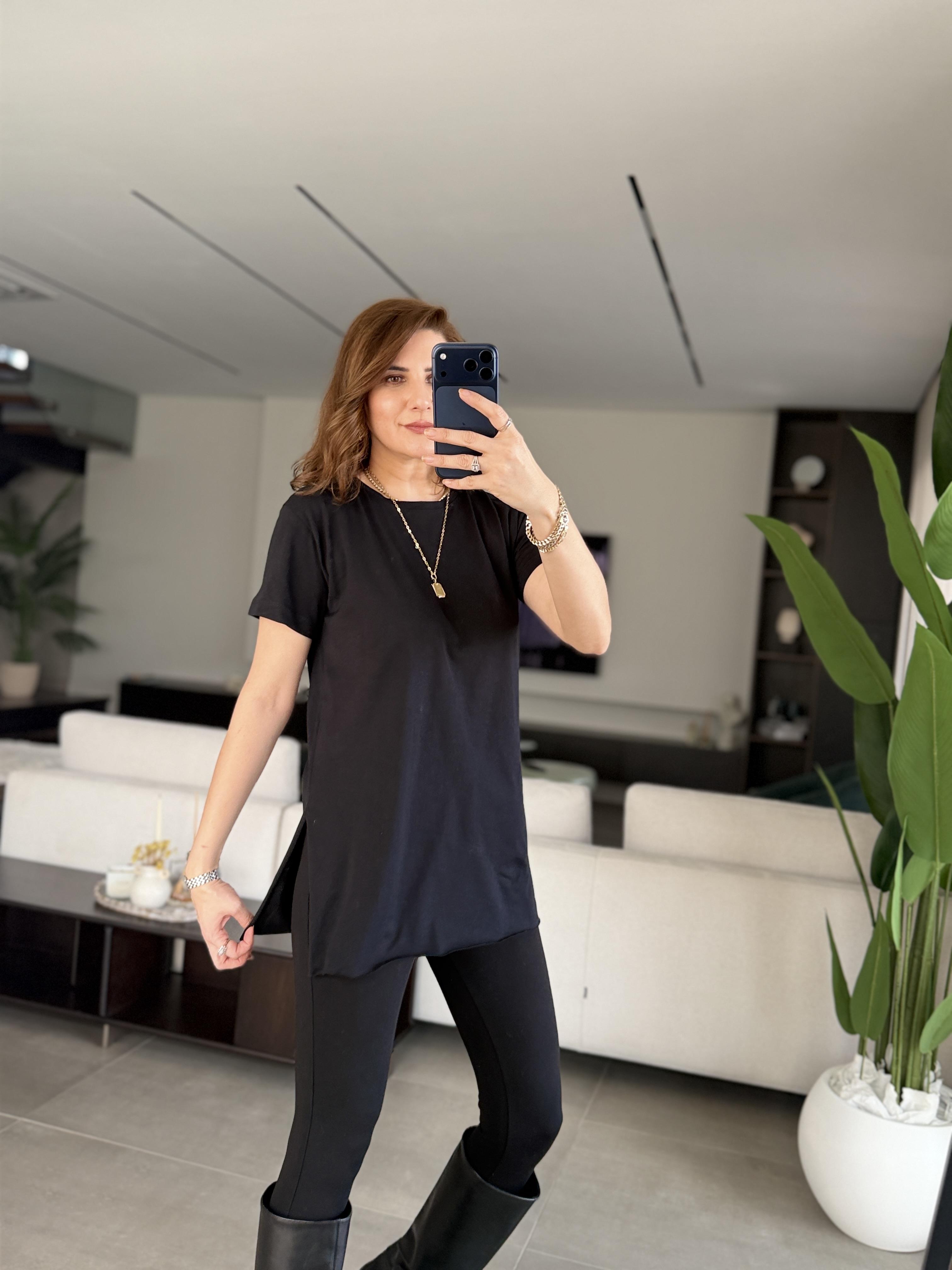 Siyah Yanları Yırtmaçlı Basic T-shirt