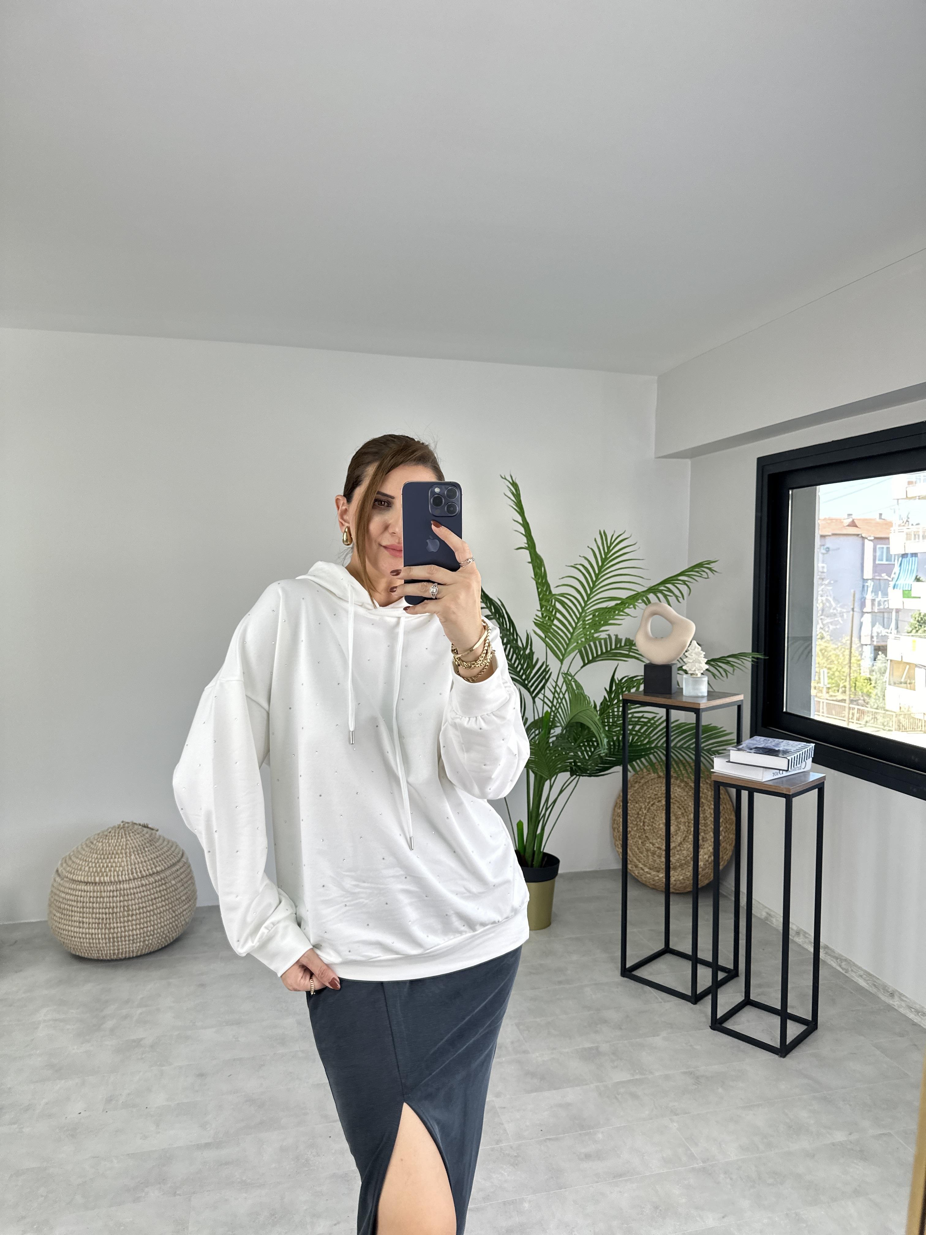 TAŞLI KAPŞONLU SWEAT