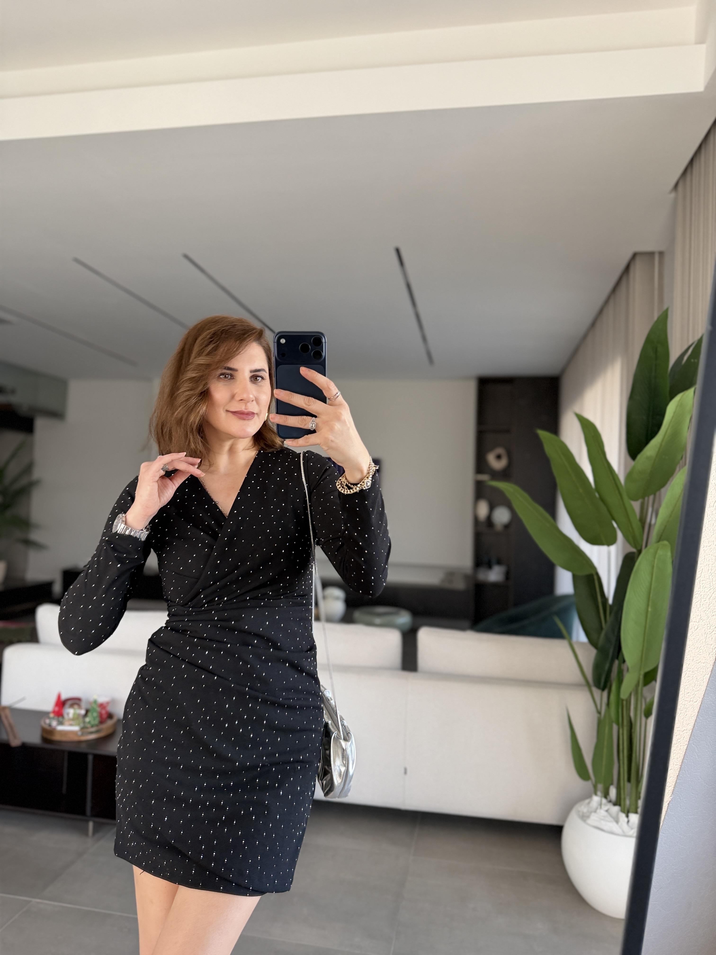 Taşlı V Yaka Drapeli Elbise