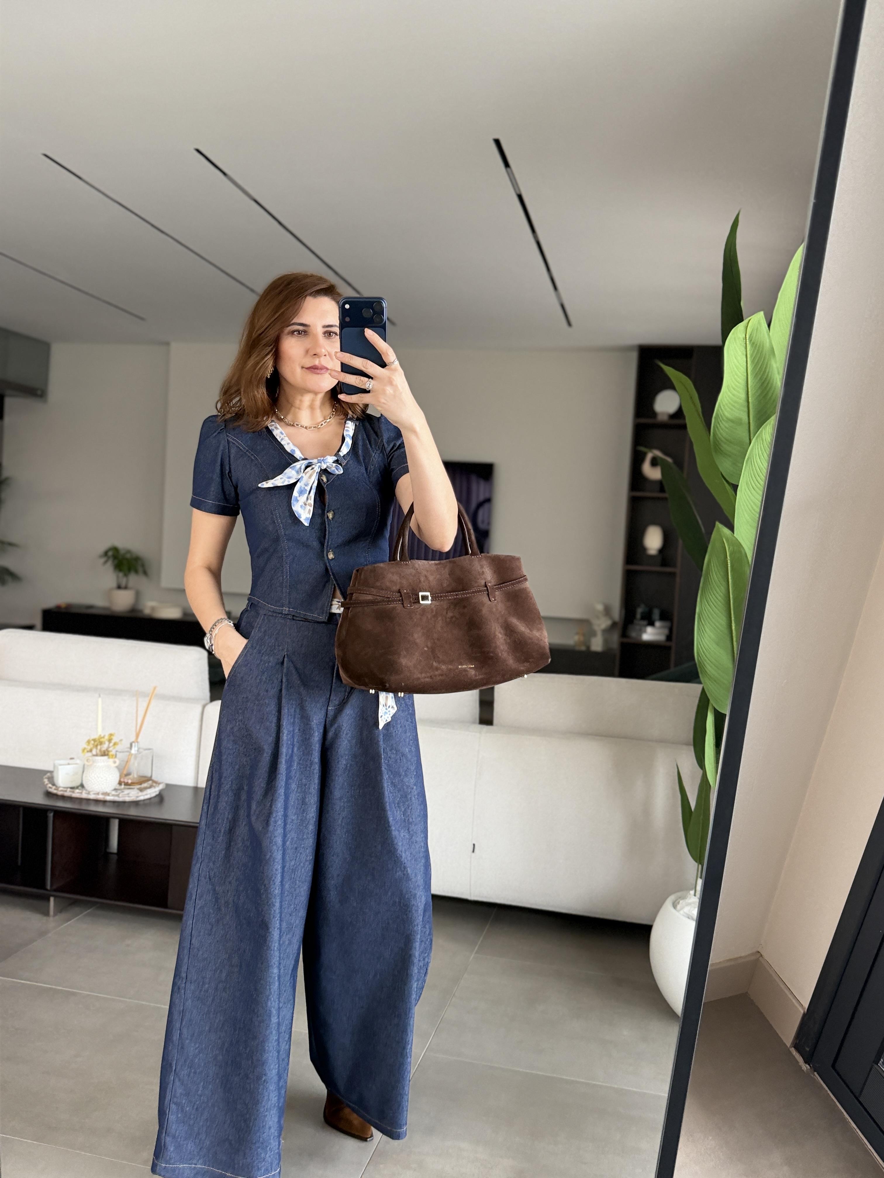 V Yaka Önü Düğmeli Yaka Ve Bel Fular Detaylı Kot Takım