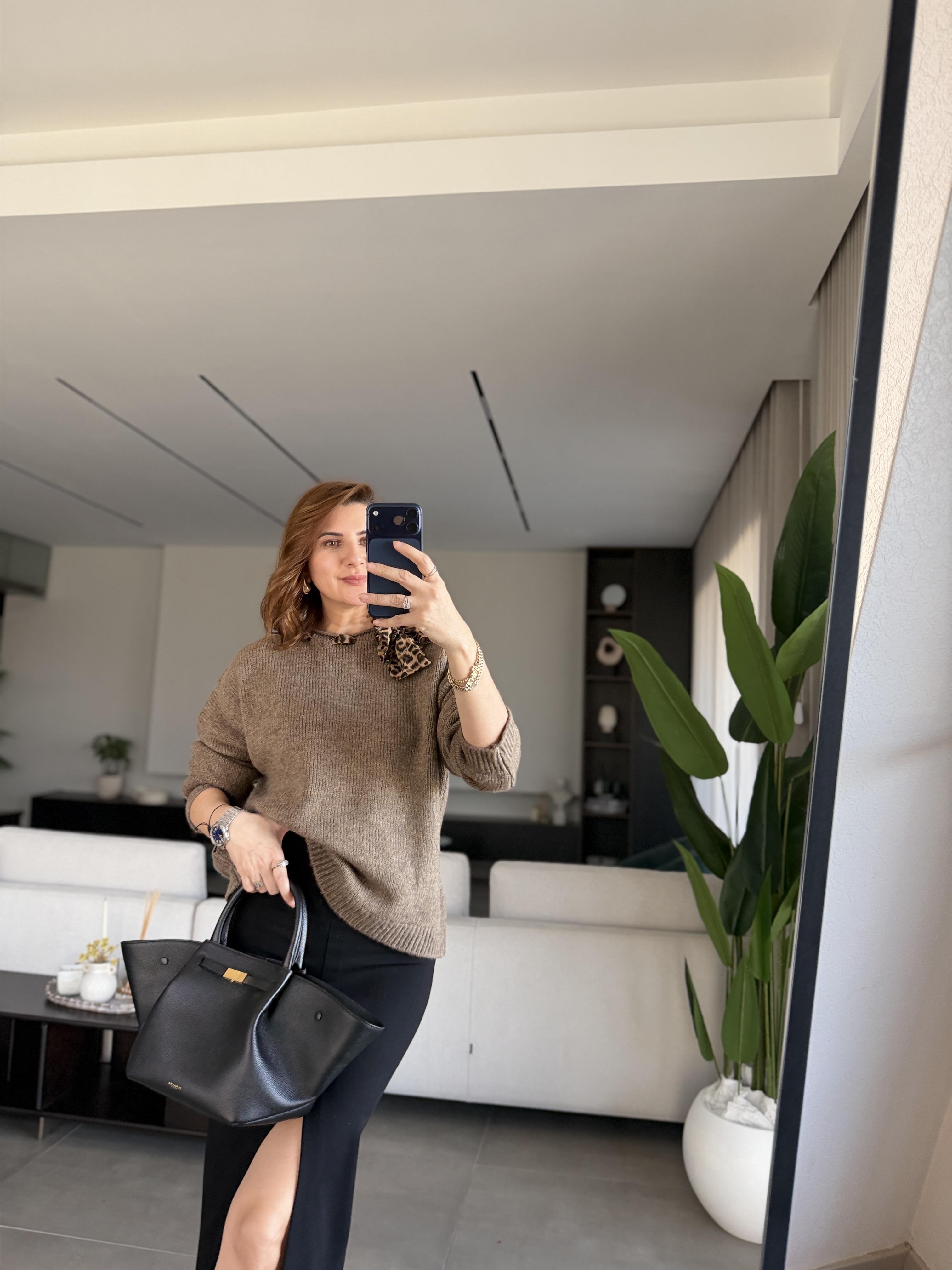 Vizon Yakadan Fularlı Kazak