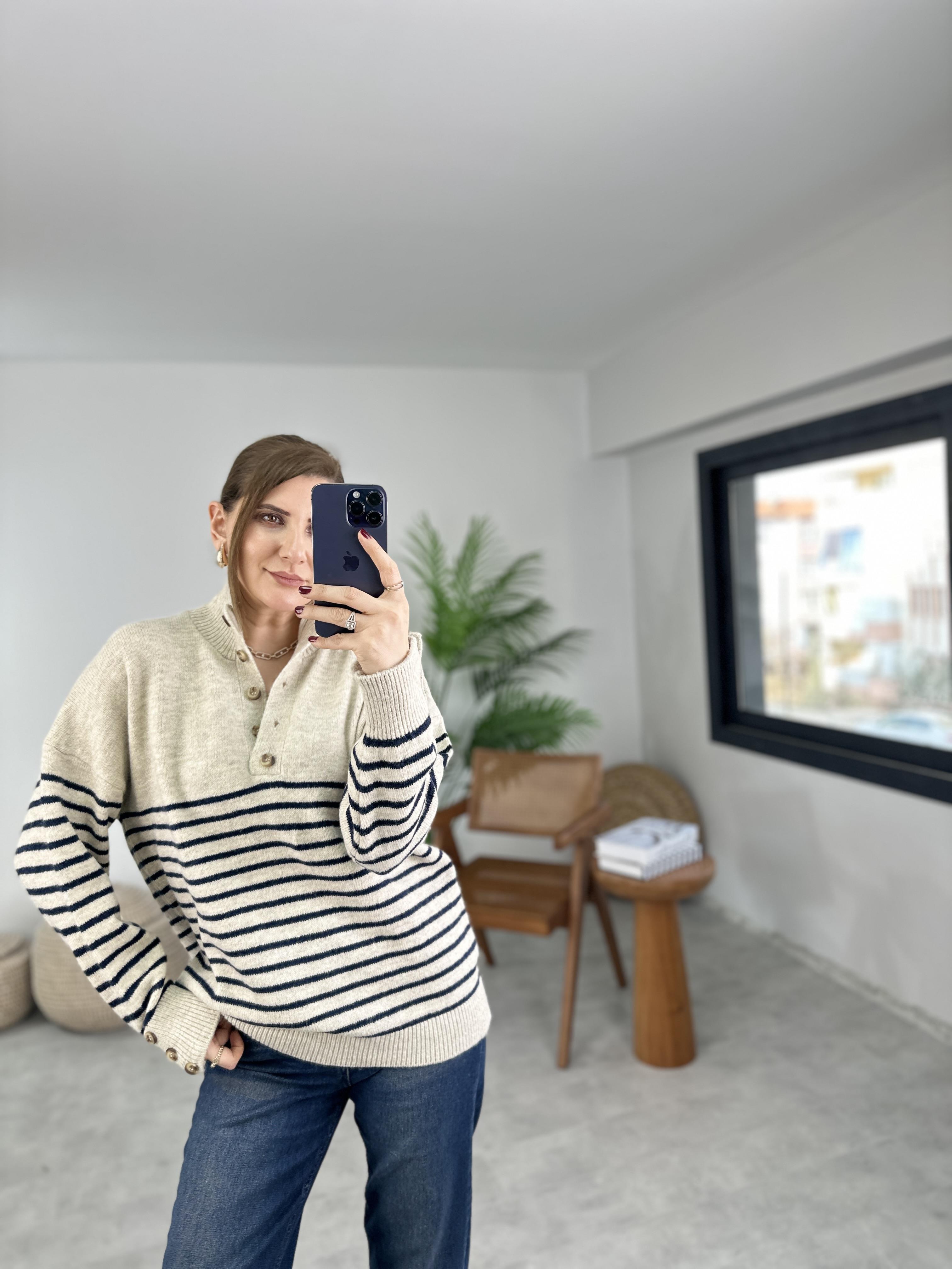 Yaka Düğmeli Çizgili Kazak