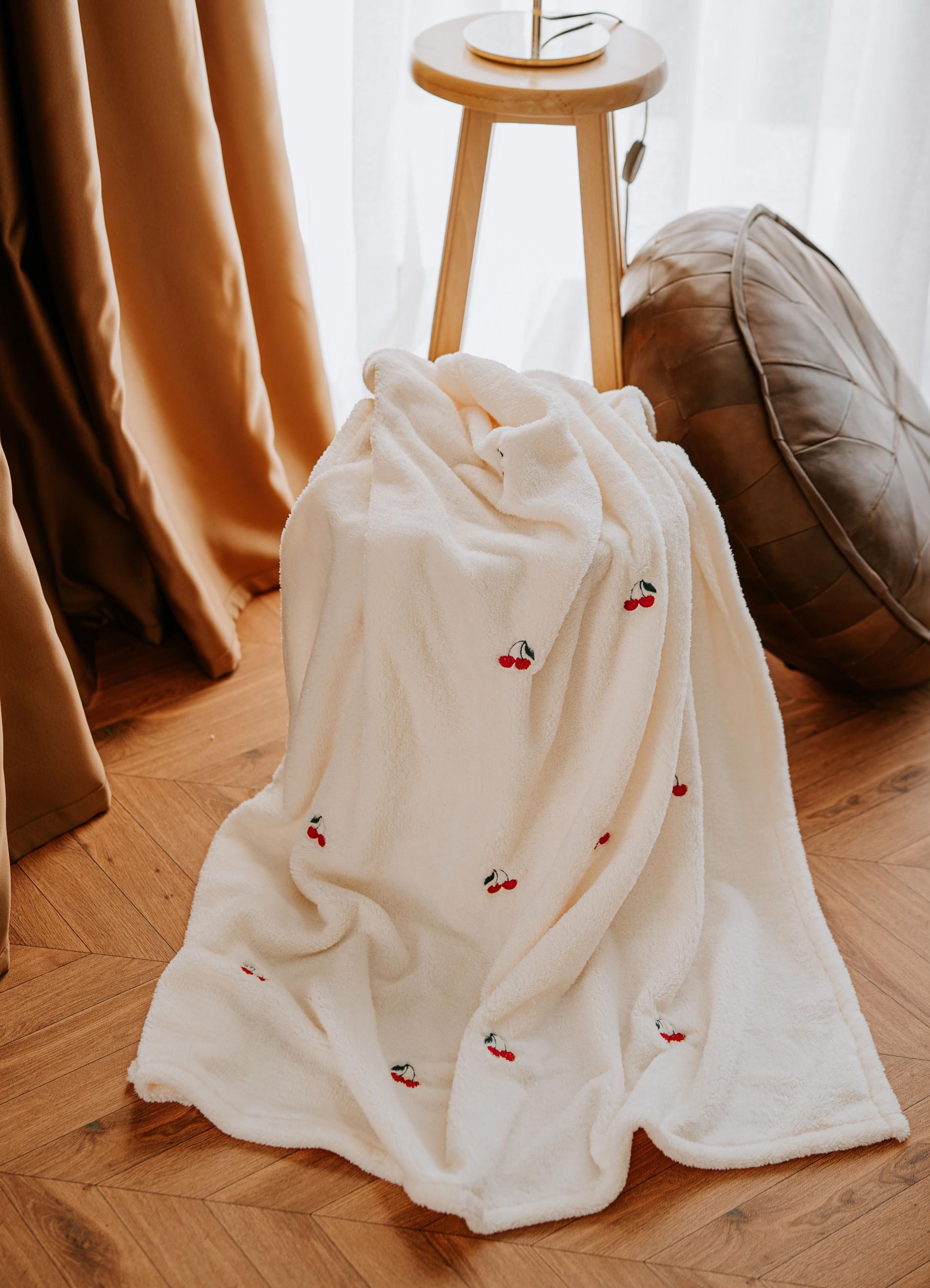 Myroka Welsoft Battaniye Krem Kiraz Desen Nakışlı