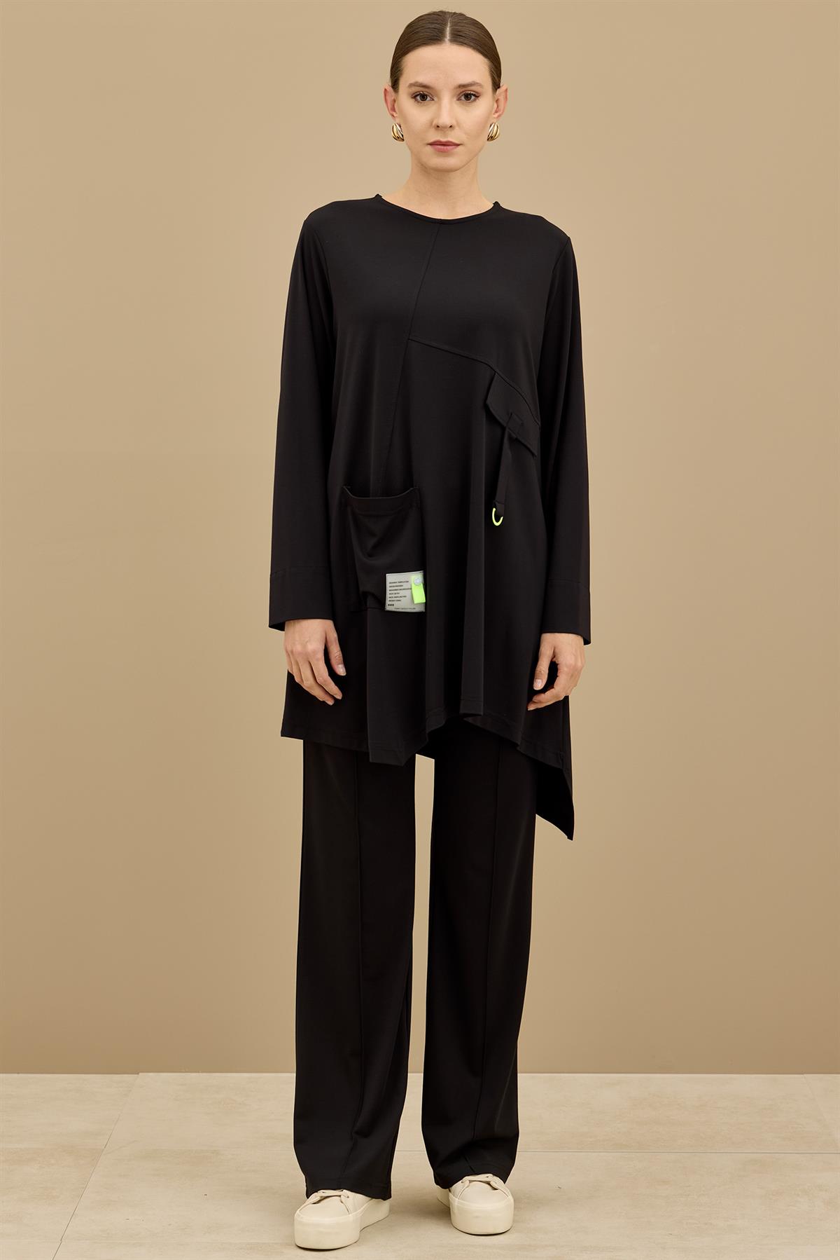Asimetrik Kesimli Aksesuar Detaylı Takim SİYAH