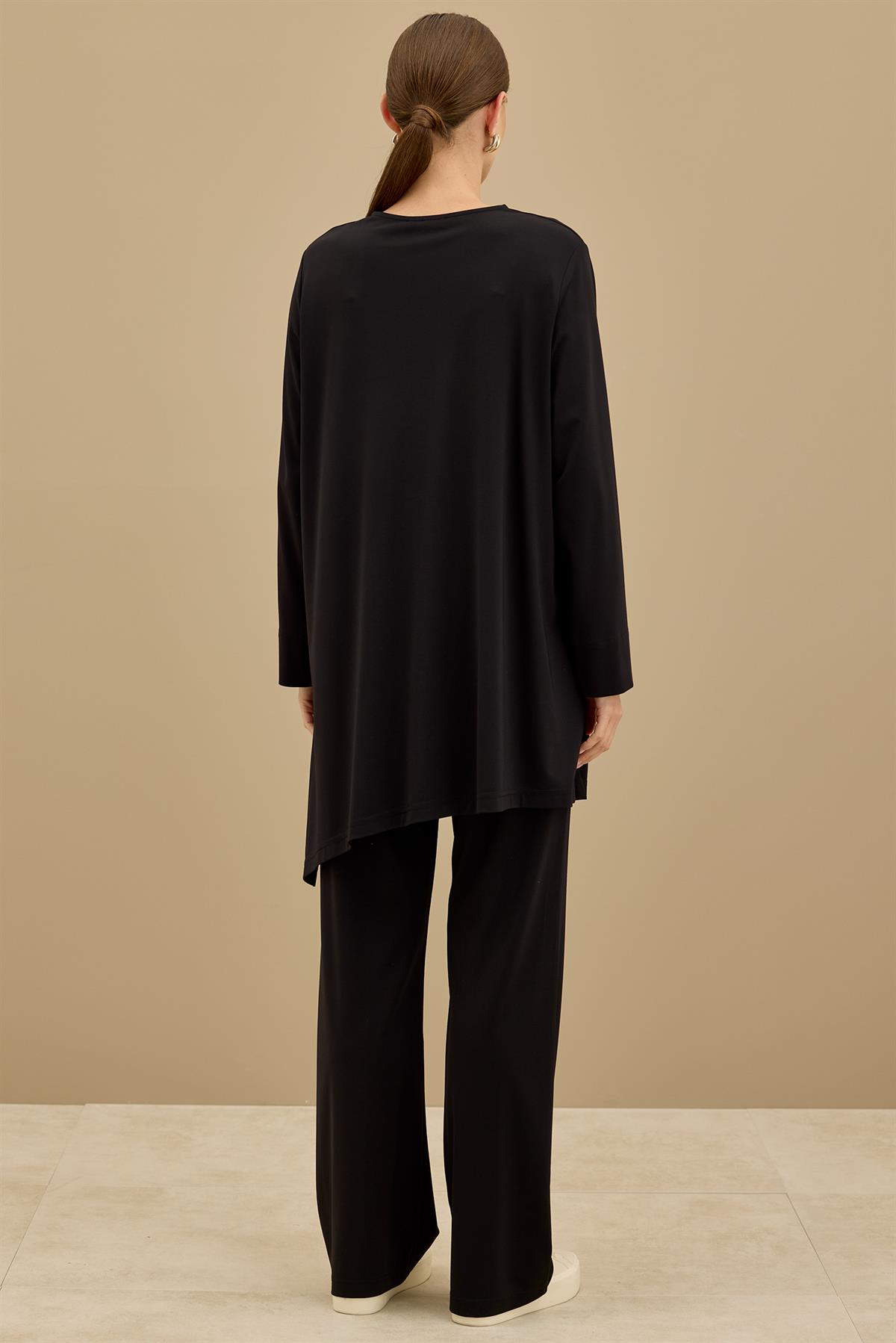 Asimetrik Kesimli Aksesuar Detaylı Takim SİYAH