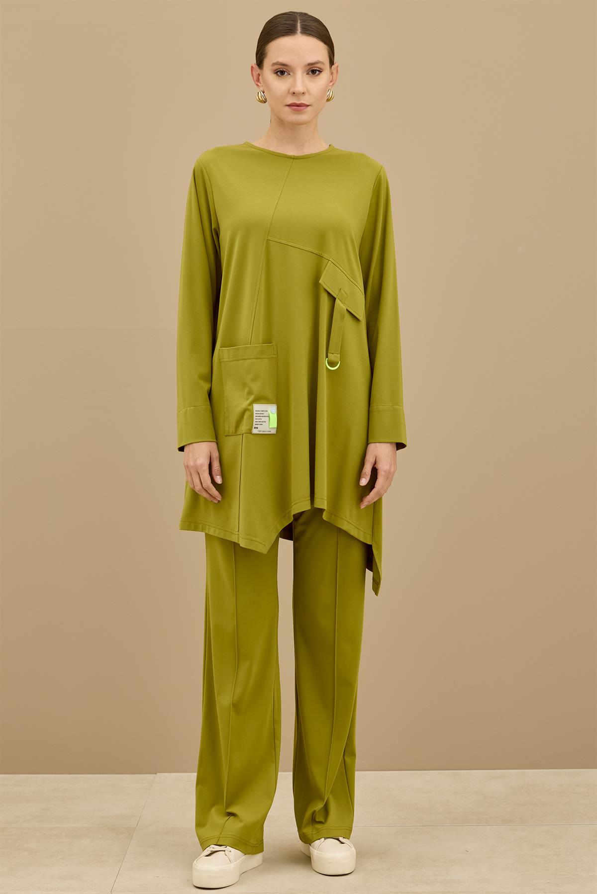 Asimetrik Kesimli Aksesuar Detaylı Takim YEŞİL