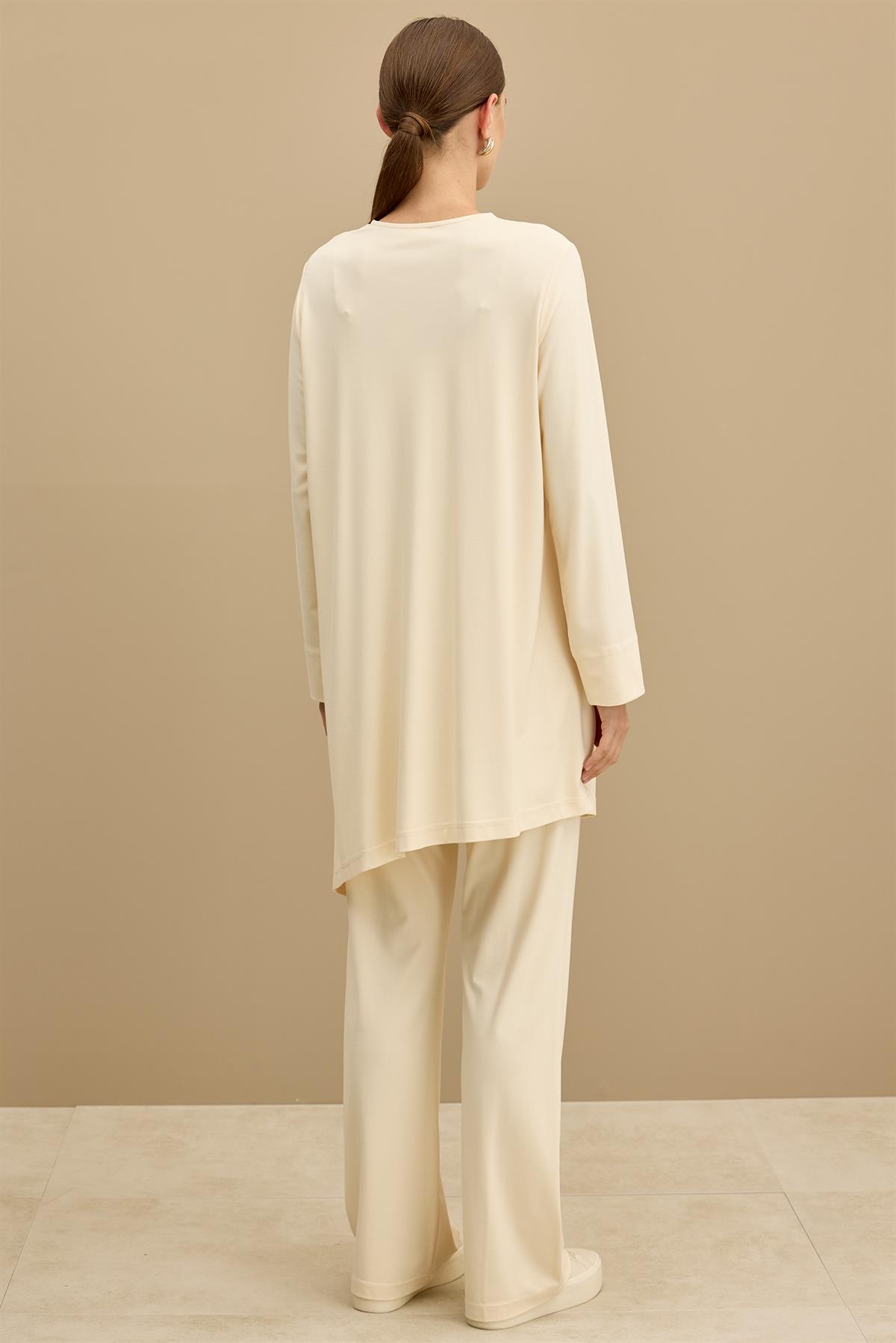 Asimetrik Kesimli Aksesuar Detaylı Takim BEJ