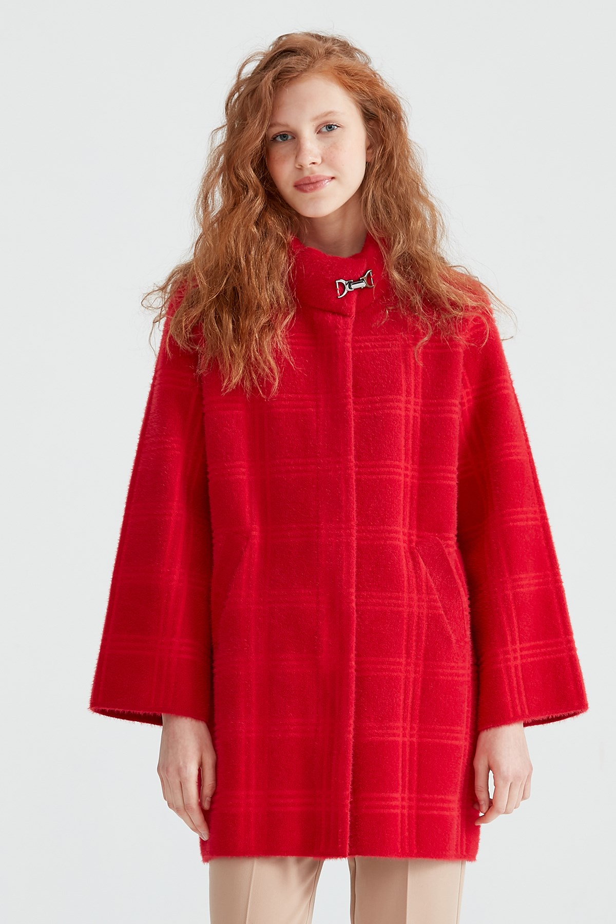 BROŞLU ÖRGÜ DETAYLI MİNK KABAN KIRMIZI