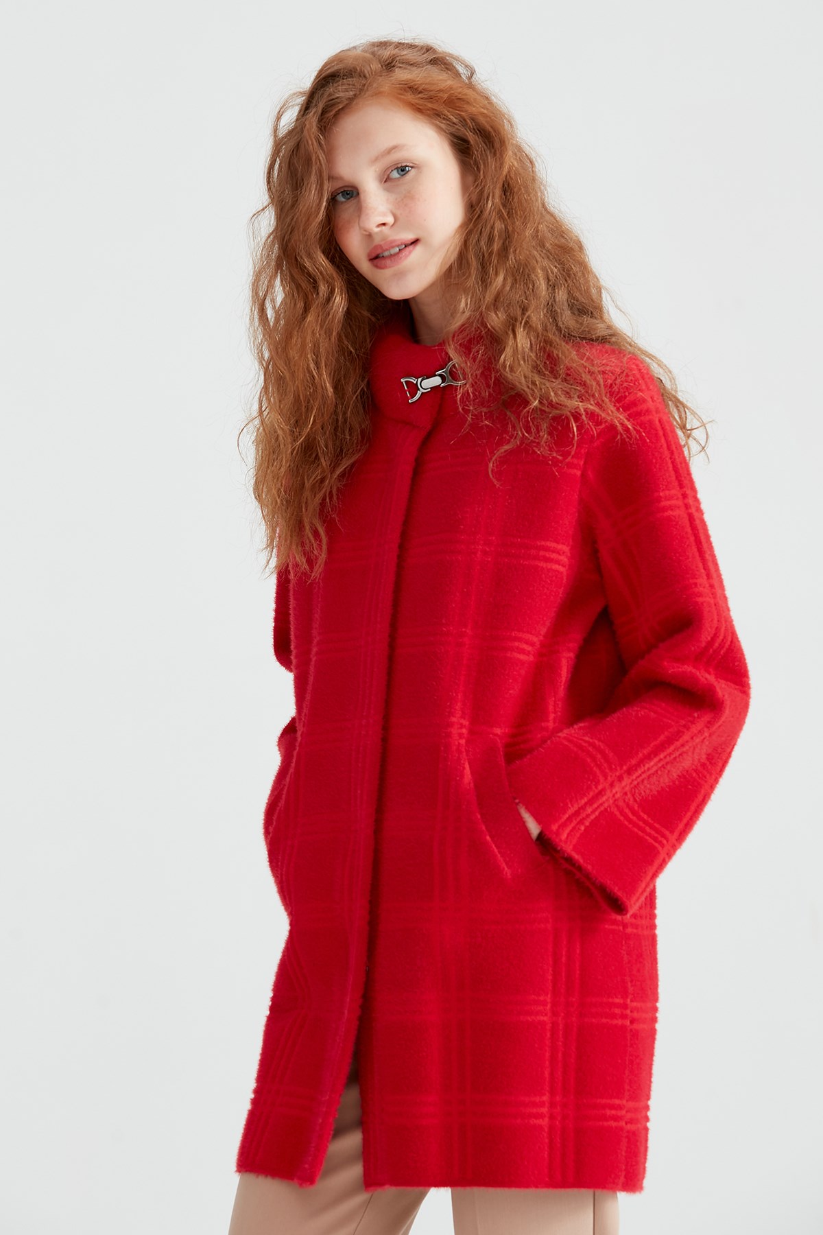 BROŞLU ÖRGÜ DETAYLI MİNK KABAN KIRMIZI