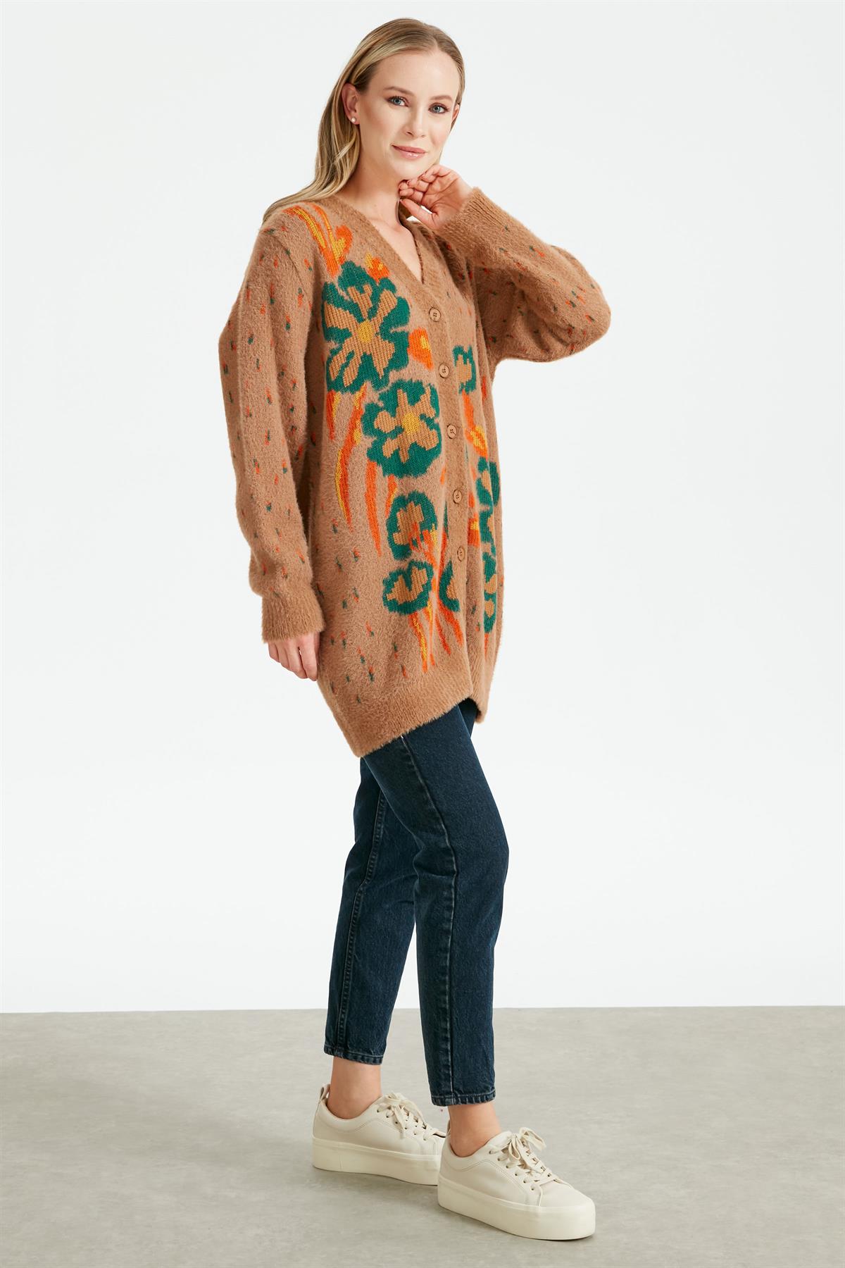 ÇİÇEK DESENLİ HIRKA CAMEL