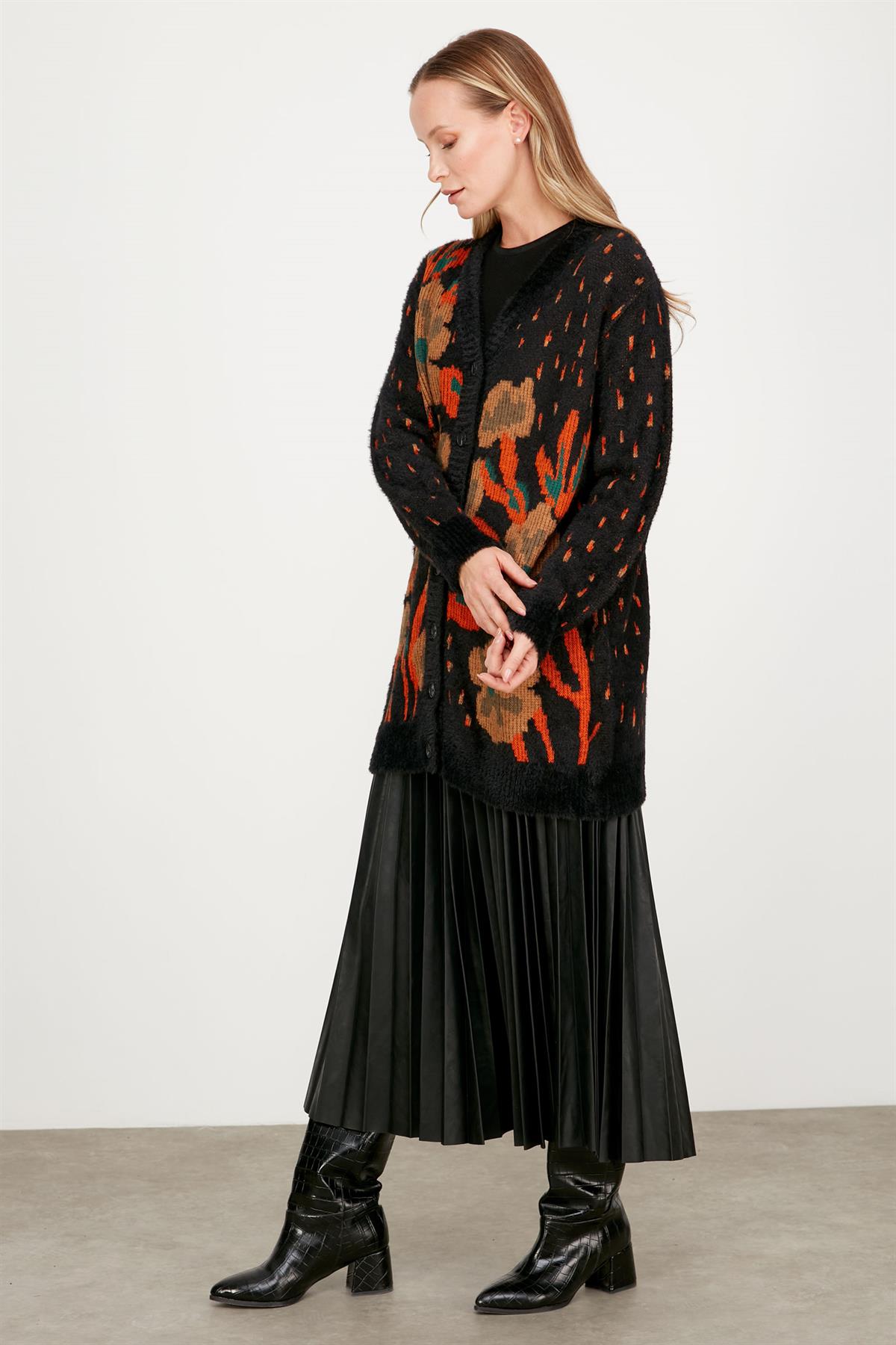 ÇİÇEK DESENLİ HIRKA SİYAH