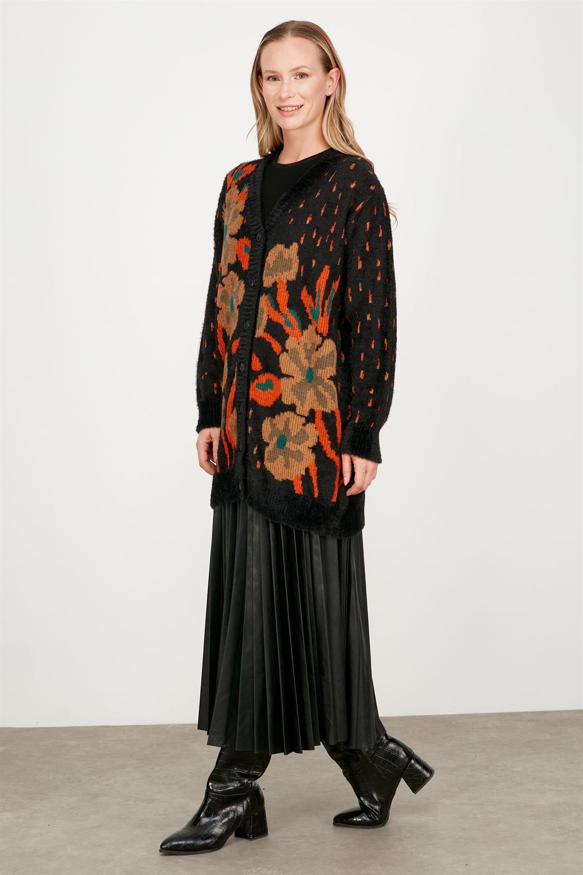 ÇİÇEK DESENLİ HIRKA SİYAH