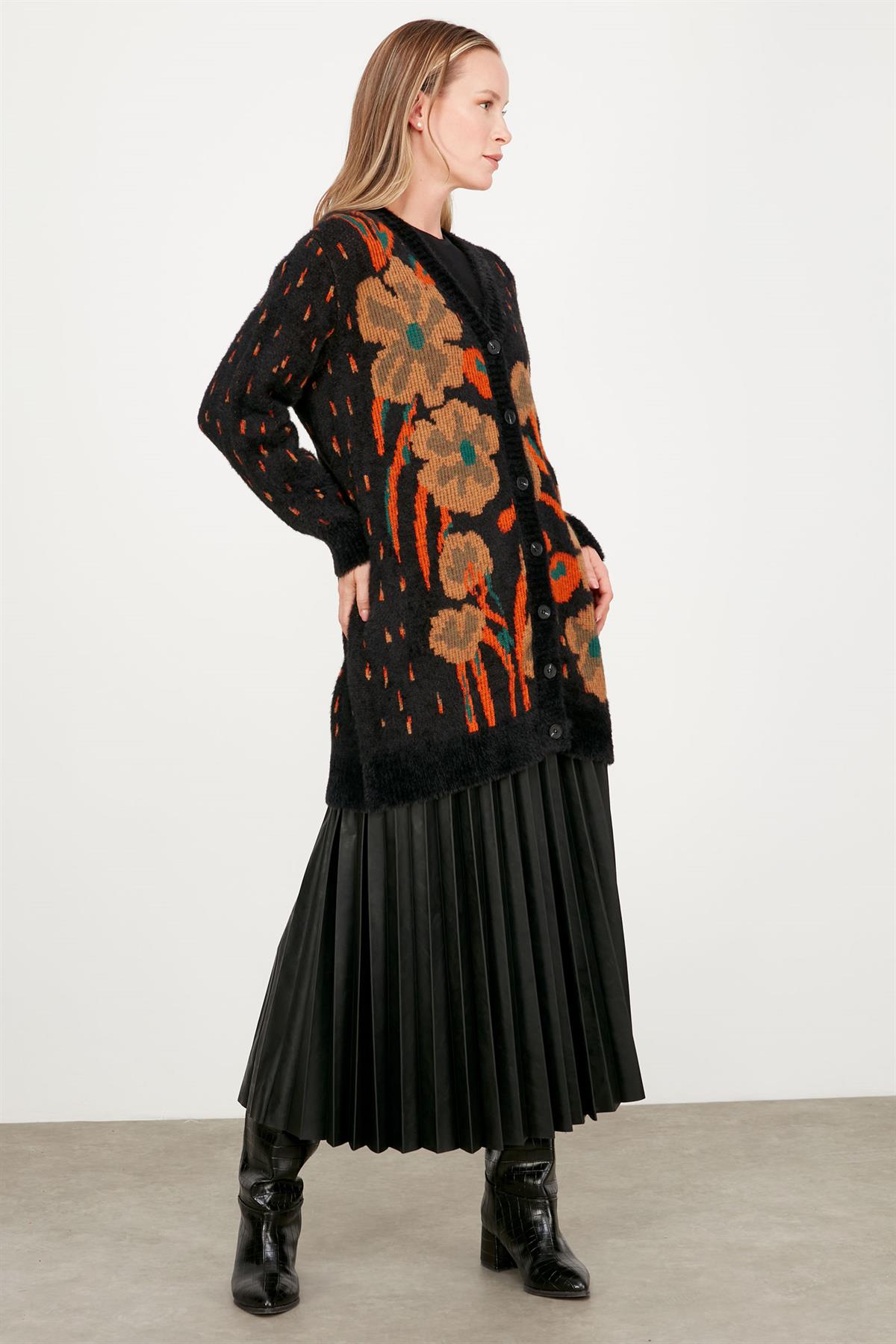 ÇİÇEK DESENLİ HIRKA SİYAH