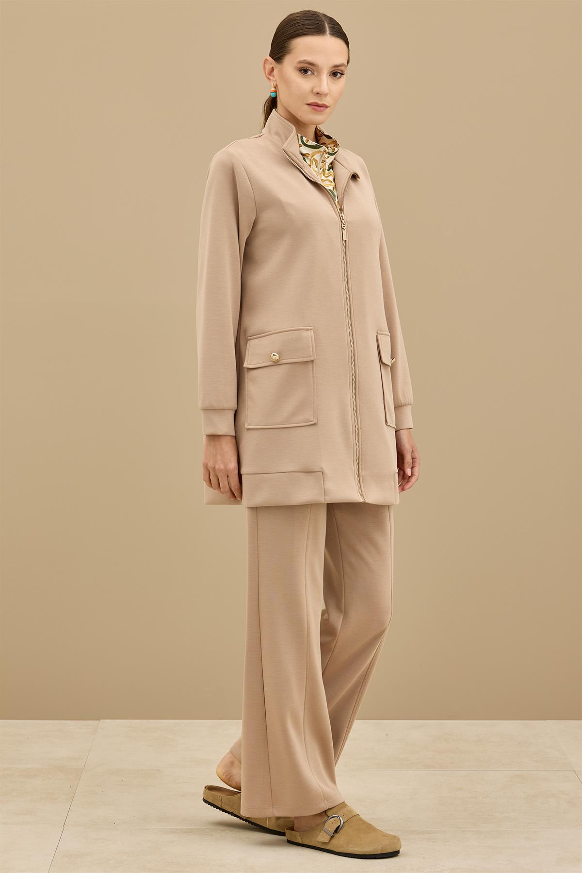 Fermuar Detaylı Emprime Kombinli Pantolonlu Takım CAMEL